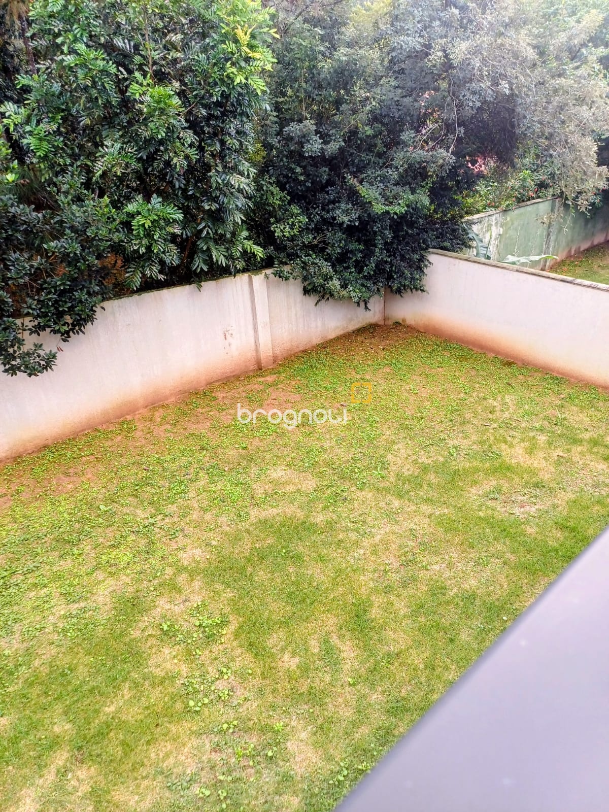 Casa de Condomínio com 260m², 4 quartos (sendo 3 suítes), 2 garagens, no bairro São João do Rio Vermelho em Florianópolis