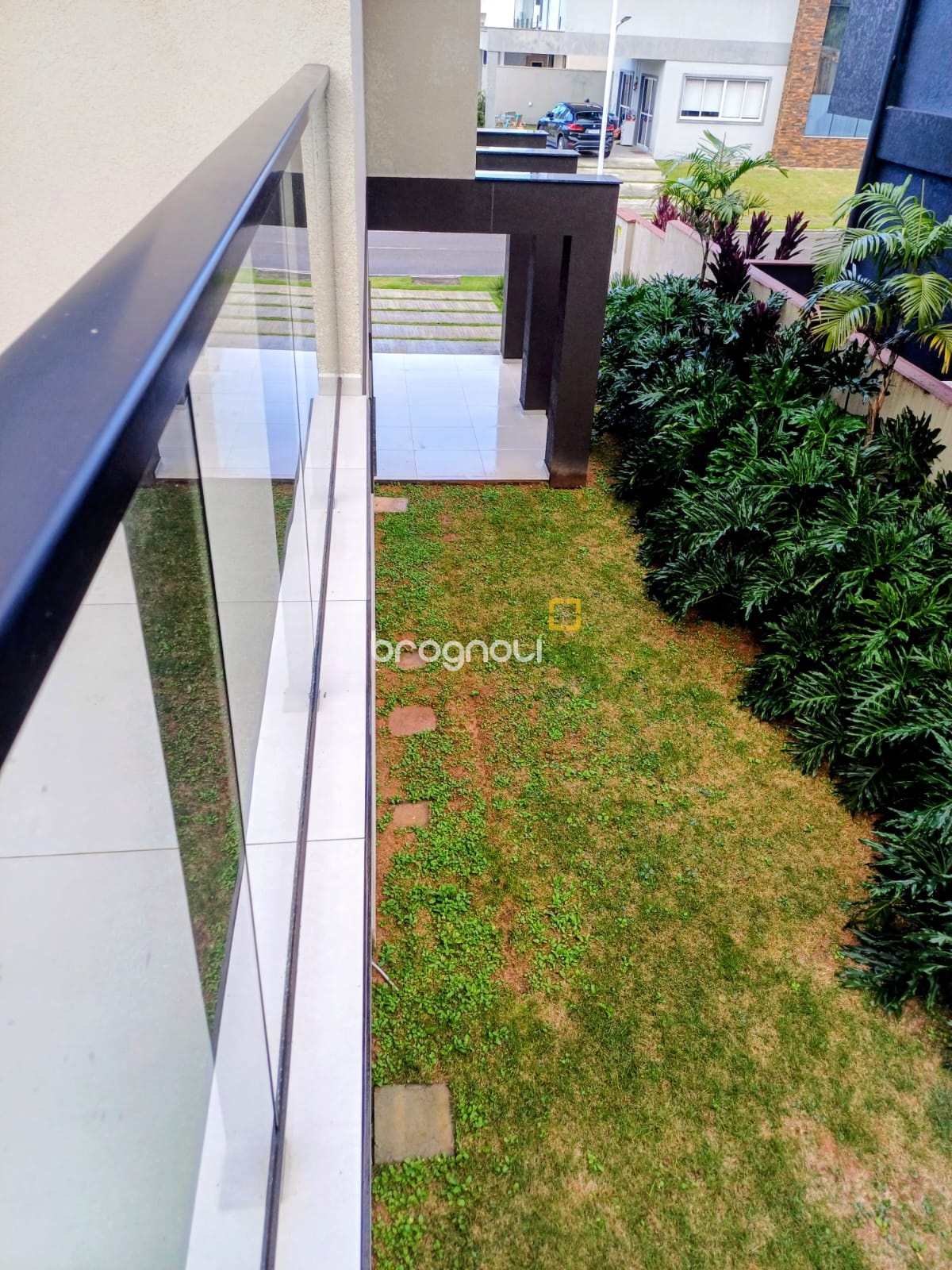Casa de Condomínio com 260m², 4 quartos (sendo 3 suítes), 2 garagens, no bairro São João do Rio Vermelho em Florianópolis