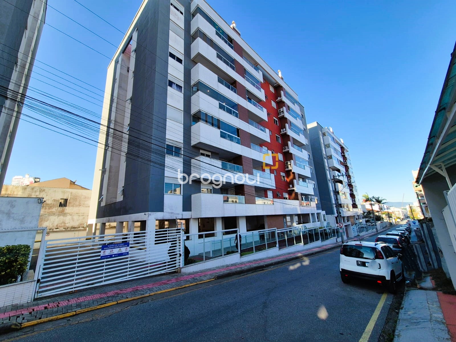 Apartamento com 88m², 2 quartos (sendo 1 suíte), 1 garagem, no bairro Praia Comprida em São José