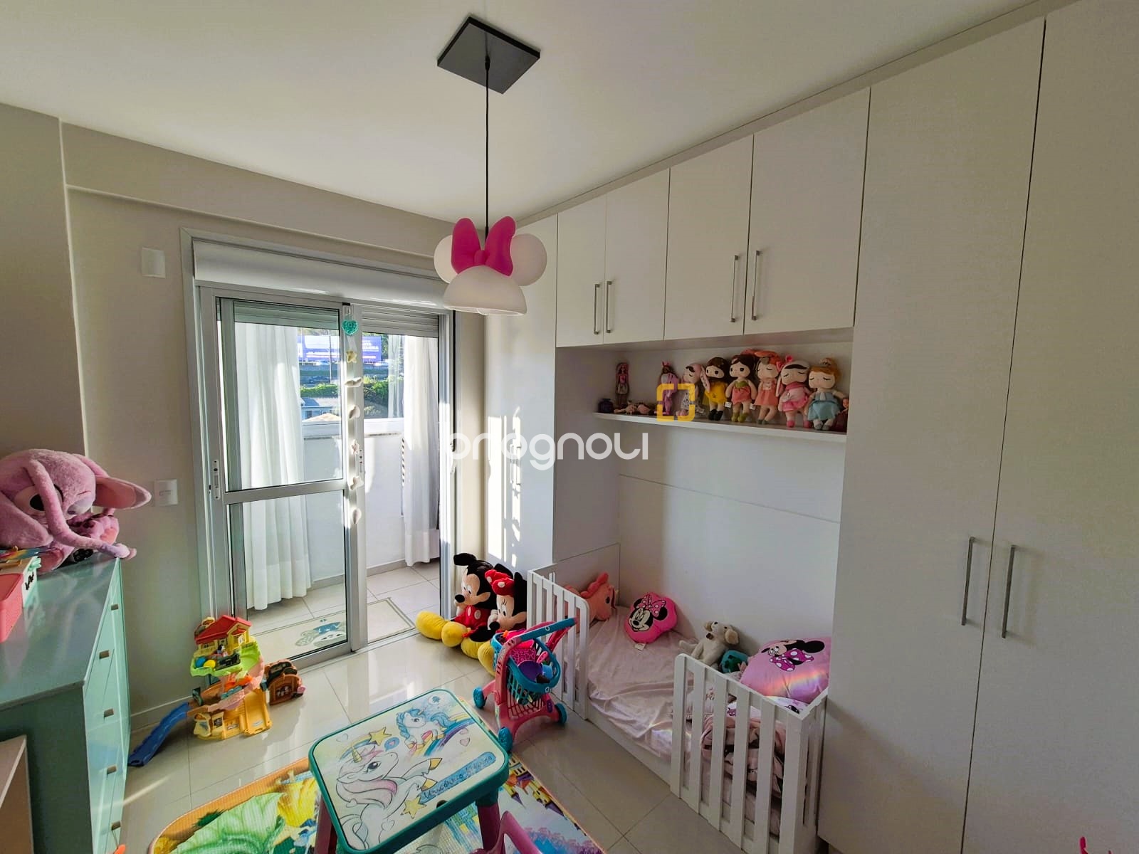 Apartamento com 88m², 2 quartos (sendo 1 suíte), 1 garagem, no bairro Praia Comprida em São José