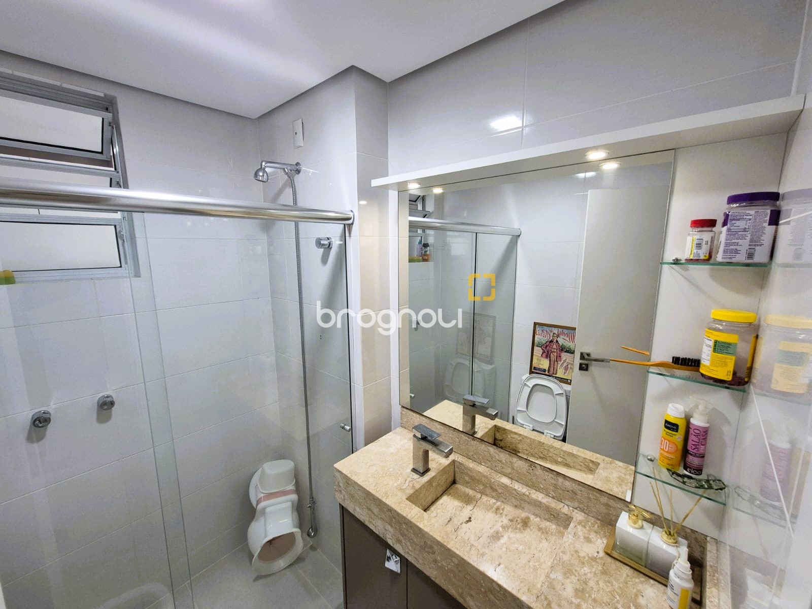 Apartamento com 88m², 2 quartos (sendo 1 suíte), 1 garagem, no bairro Praia Comprida em São José
