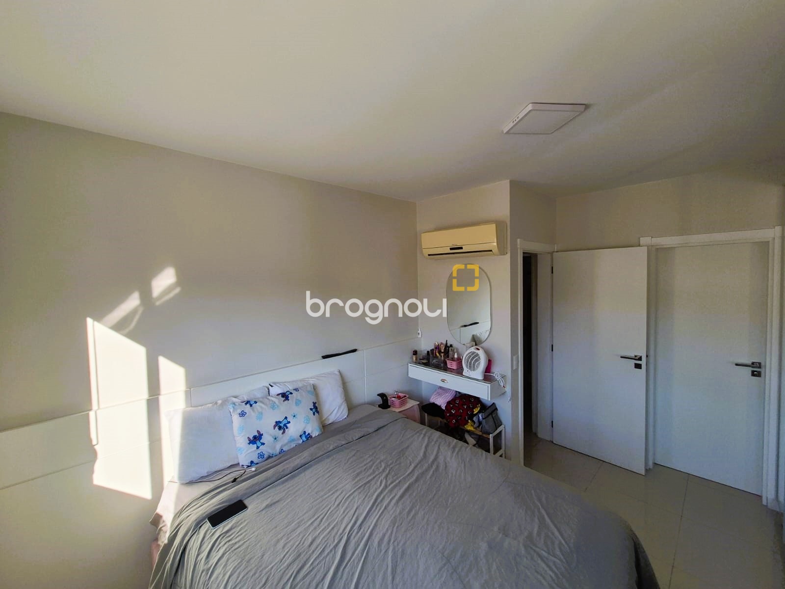 Apartamento com 88m², 2 quartos (sendo 1 suíte), 1 garagem, no bairro Praia Comprida em São José