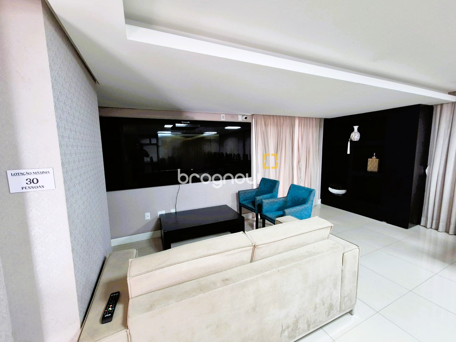 Apartamento com 88m², 2 quartos (sendo 1 suíte), 1 garagem, no bairro Praia Comprida em São José