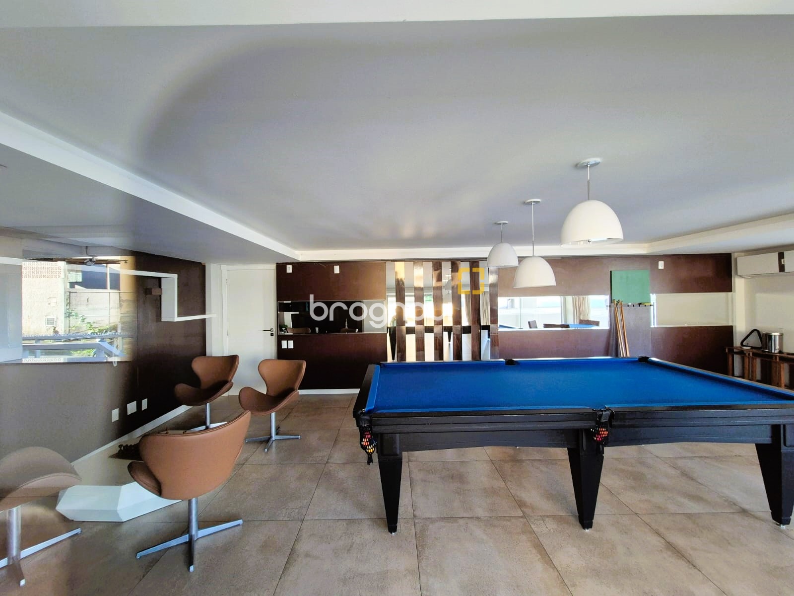 Apartamento com 88m², 2 quartos (sendo 1 suíte), 1 garagem, no bairro Praia Comprida em São José