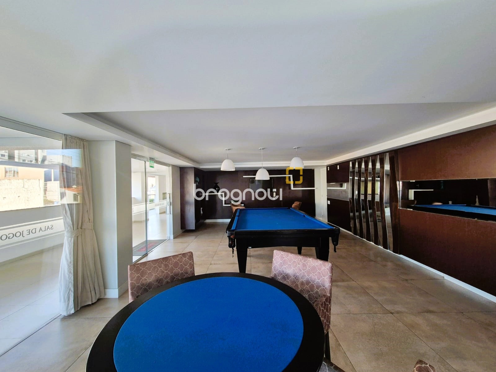 Apartamento com 88m², 2 quartos (sendo 1 suíte), 1 garagem, no bairro Praia Comprida em São José