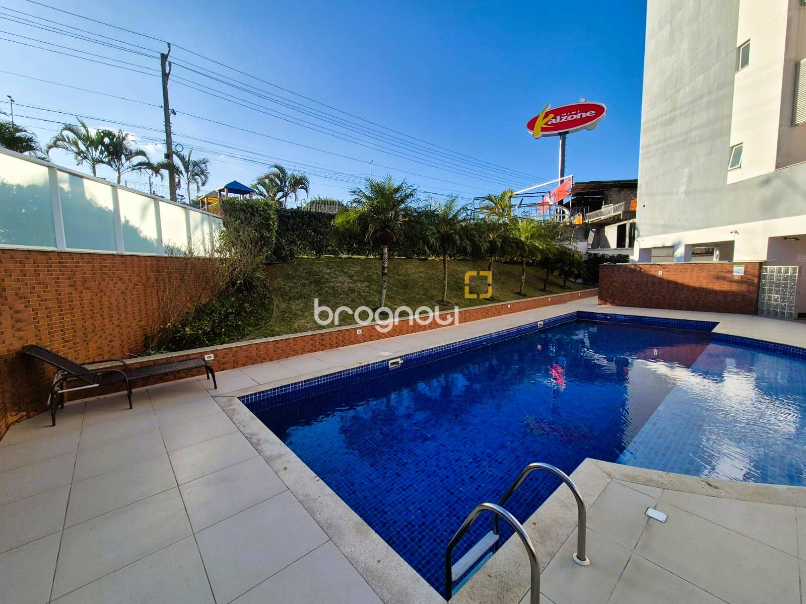 Apartamento com 88m², 2 quartos (sendo 1 suíte), 1 garagem, no bairro Praia Comprida em São José