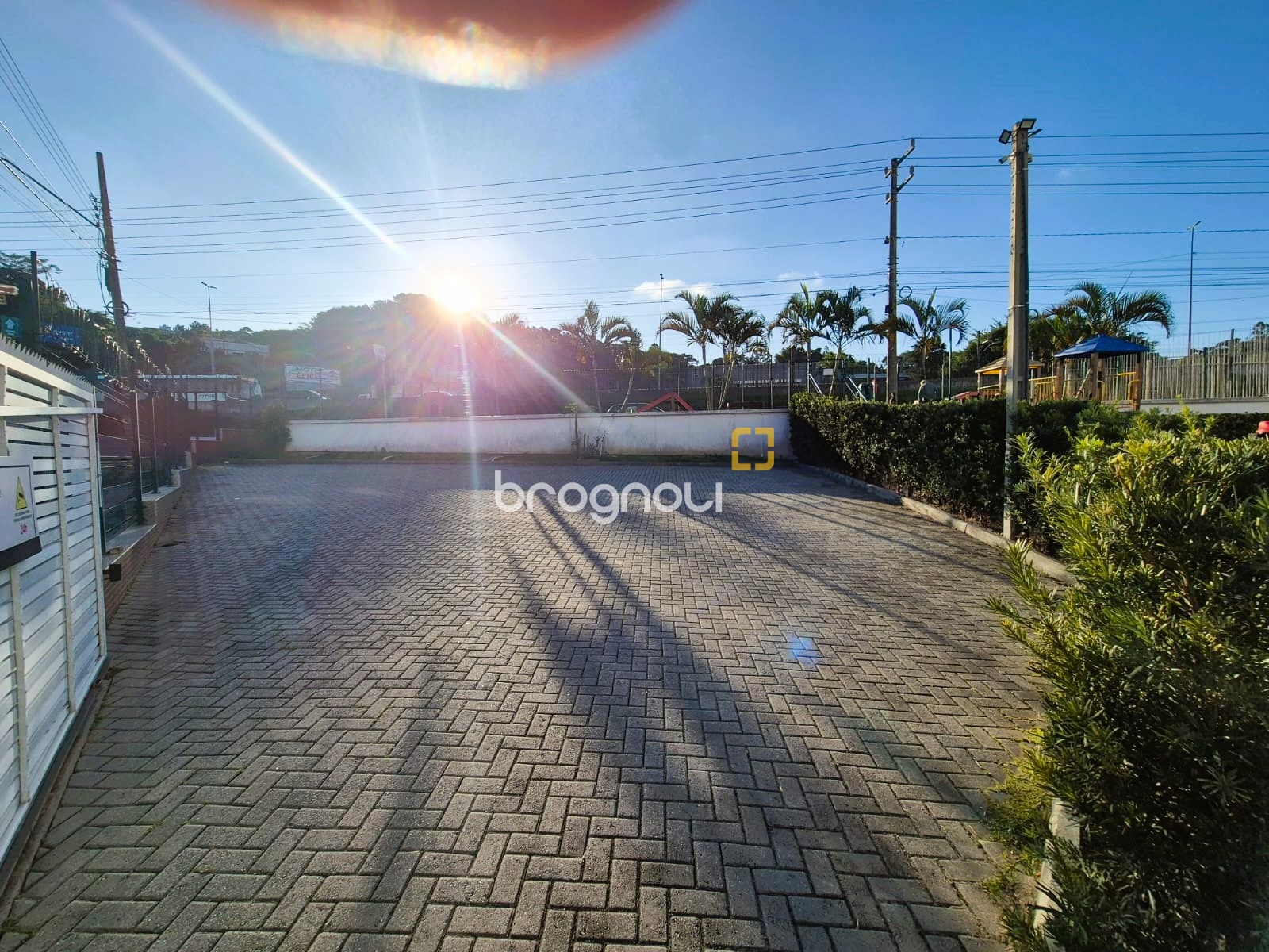 Apartamento com 88m², 2 quartos (sendo 1 suíte), 1 garagem, no bairro Praia Comprida em São José