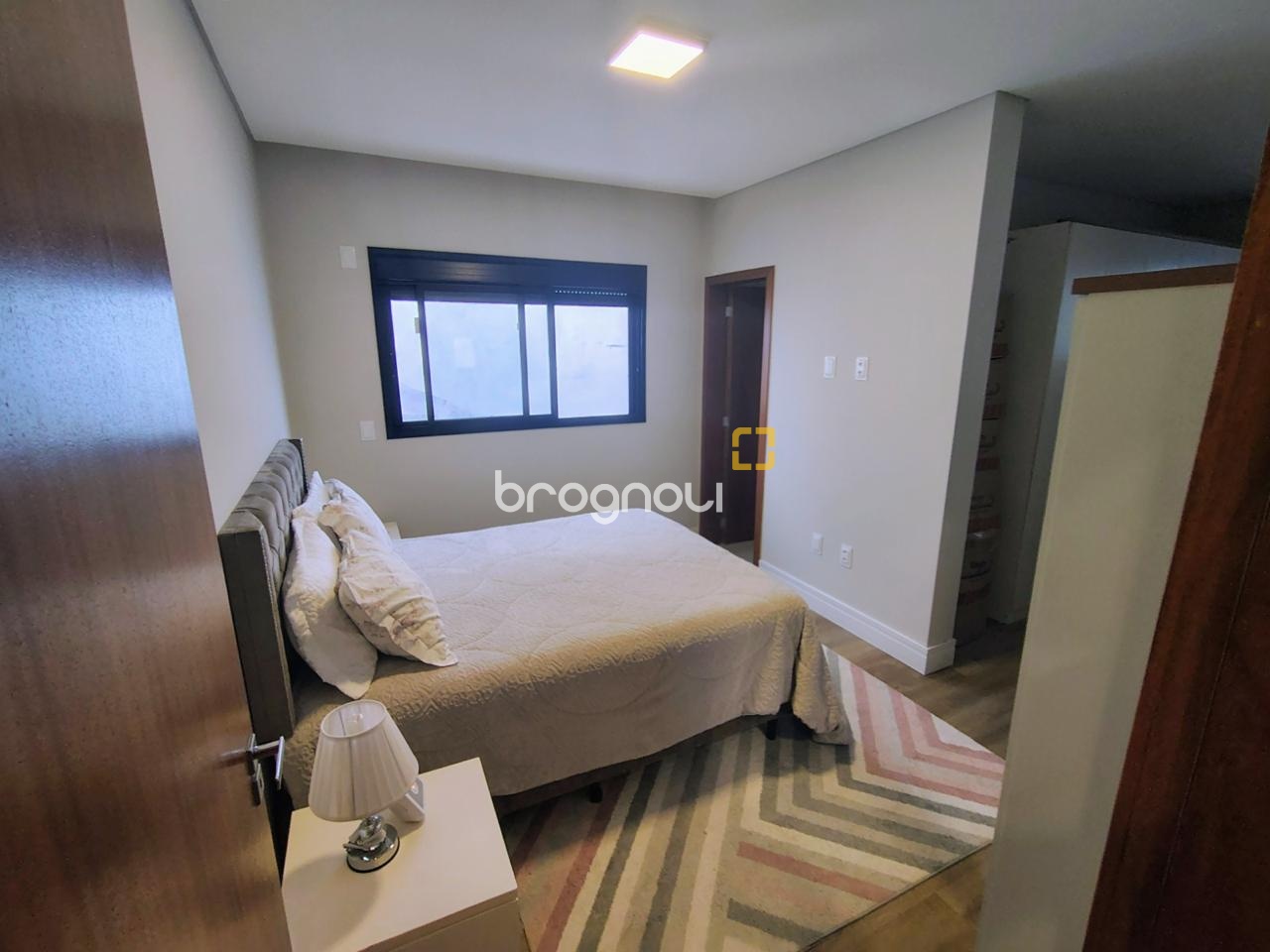 Casa com 200m², 4 quartos (sendo 1 suíte), 4 garagens, no bairro Córrego Grande em Florianópolis