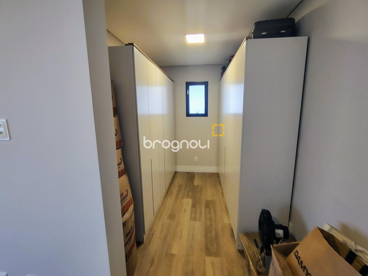 Casa com 200m², 4 quartos (sendo 1 suíte), 4 garagens, no bairro Córrego Grande em Florianópolis