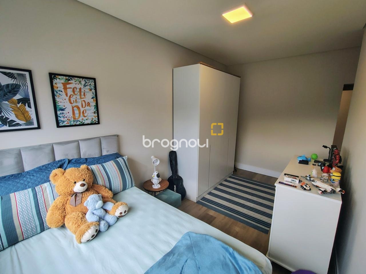 Casa com 200m², 4 quartos (sendo 1 suíte), 4 garagens, no bairro Córrego Grande em Florianópolis
