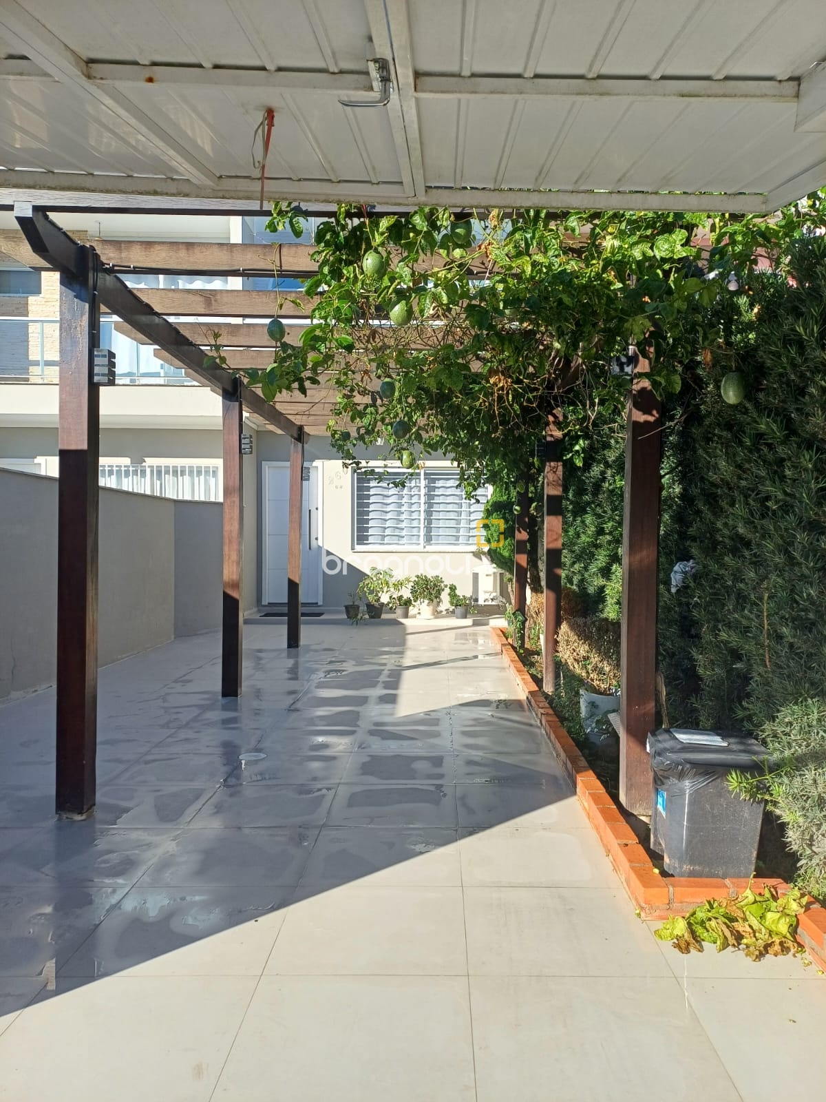 Casa com 103m², 2 quartos (sendo 2 suítes), 1 garagem, no bairro São João do Rio Vermelho em Florianópolis