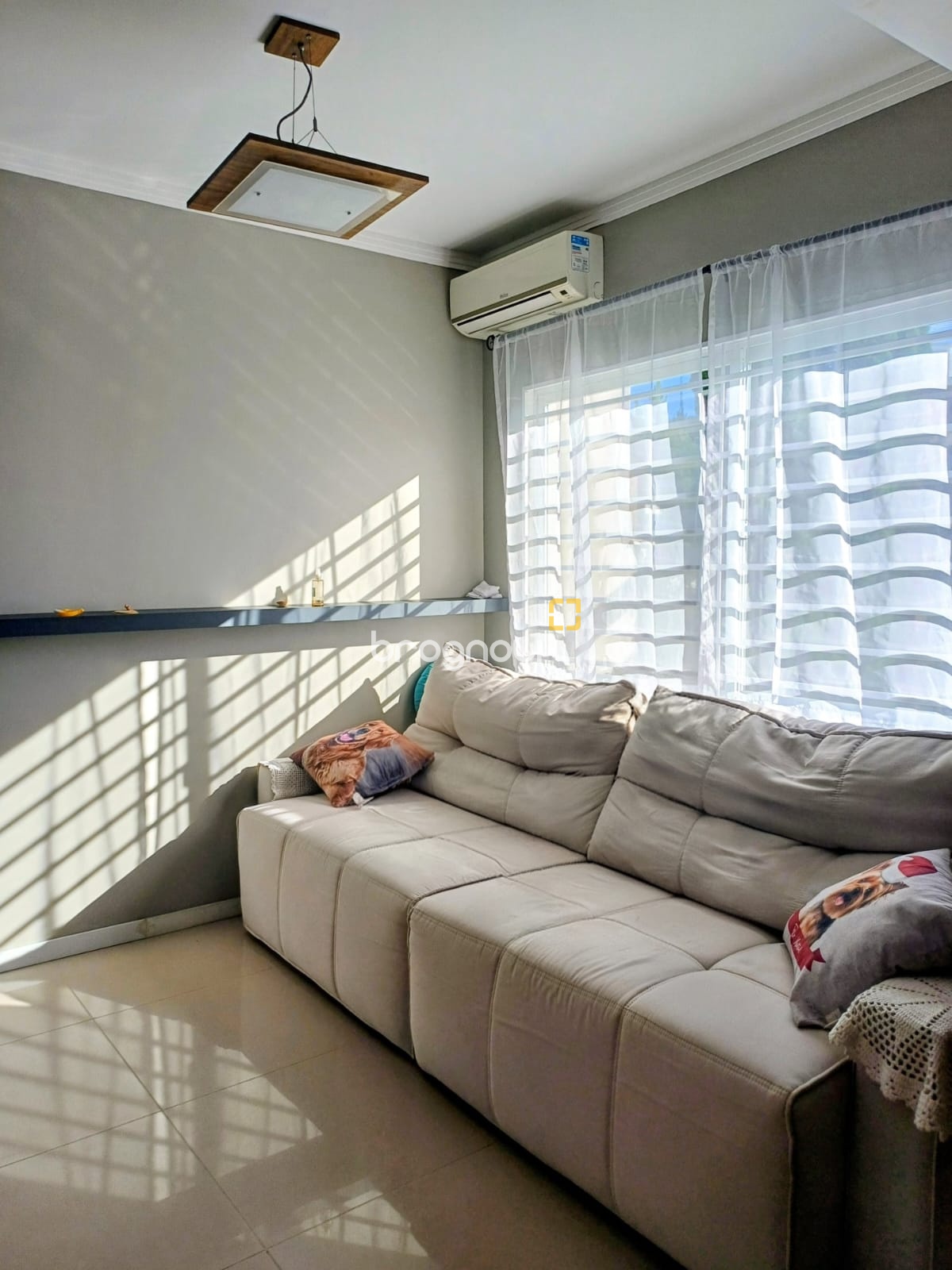Casa com 103m², 2 quartos (sendo 2 suítes), 1 garagem, no bairro São João do Rio Vermelho em Florianópolis