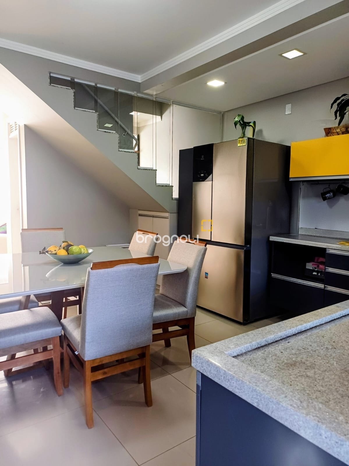 Casa com 103m², 2 quartos (sendo 2 suítes), 1 garagem, no bairro São João do Rio Vermelho em Florianópolis