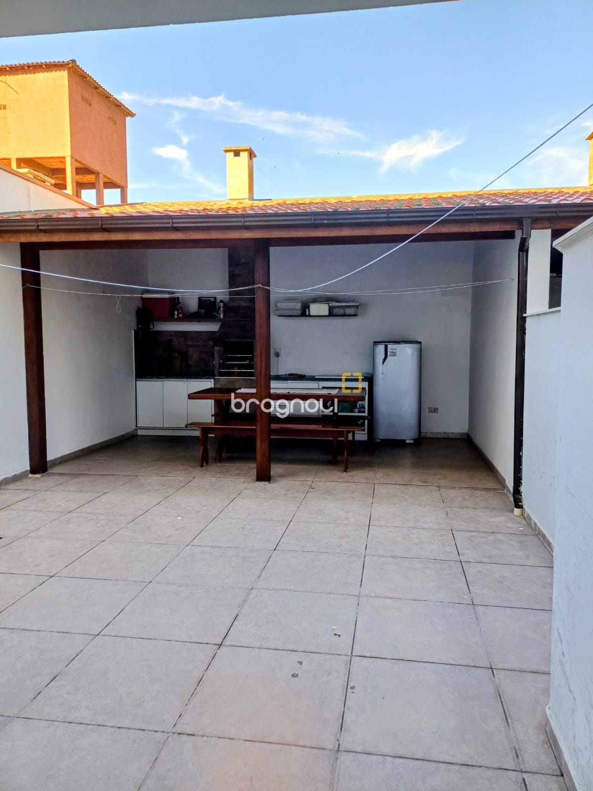 Casa com 103m², 2 quartos (sendo 2 suítes), 1 garagem, no bairro São João do Rio Vermelho em Florianópolis