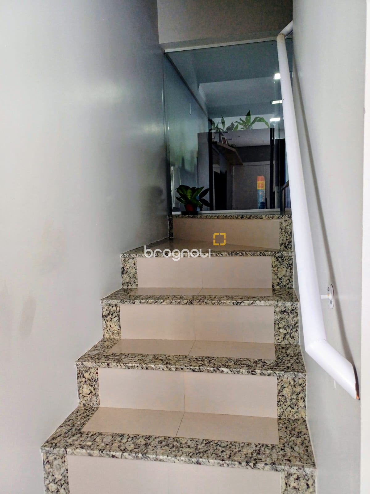 Casa com 103m², 2 quartos (sendo 2 suítes), 1 garagem, no bairro São João do Rio Vermelho em Florianópolis