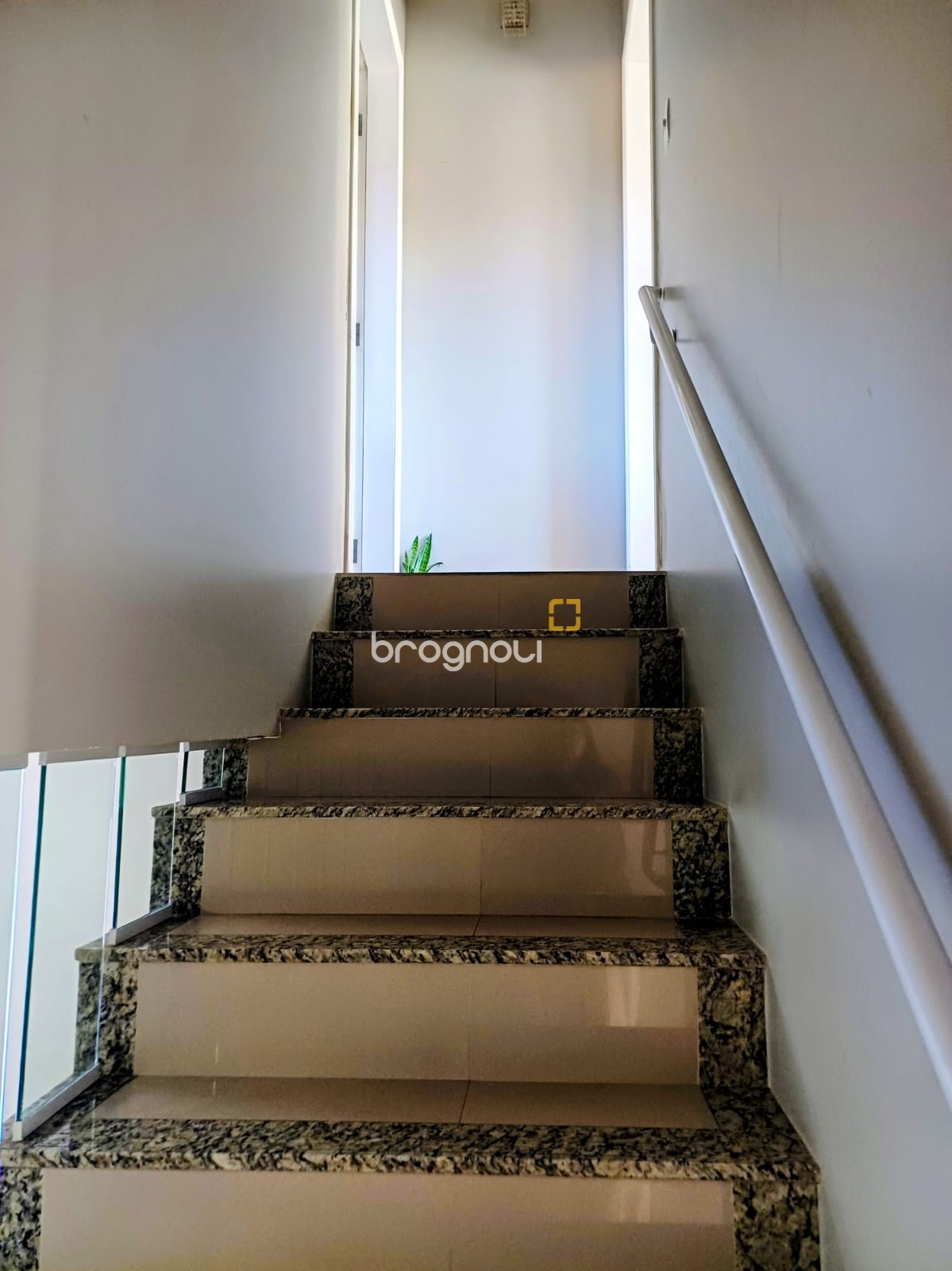 Casa com 103m², 2 quartos (sendo 2 suítes), 1 garagem, no bairro São João do Rio Vermelho em Florianópolis