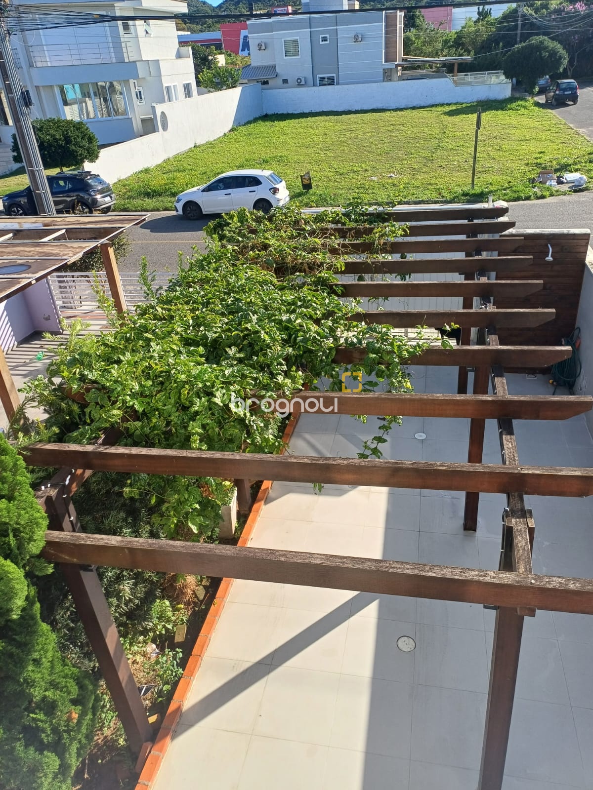 Casa com 103m², 2 quartos (sendo 2 suítes), 1 garagem, no bairro São João do Rio Vermelho em Florianópolis