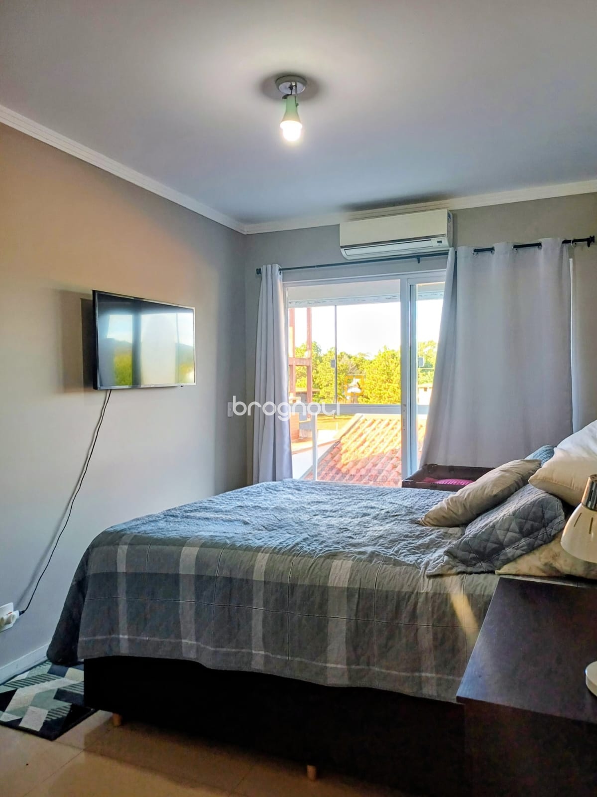 Casa com 103m², 2 quartos (sendo 2 suítes), 1 garagem, no bairro São João do Rio Vermelho em Florianópolis