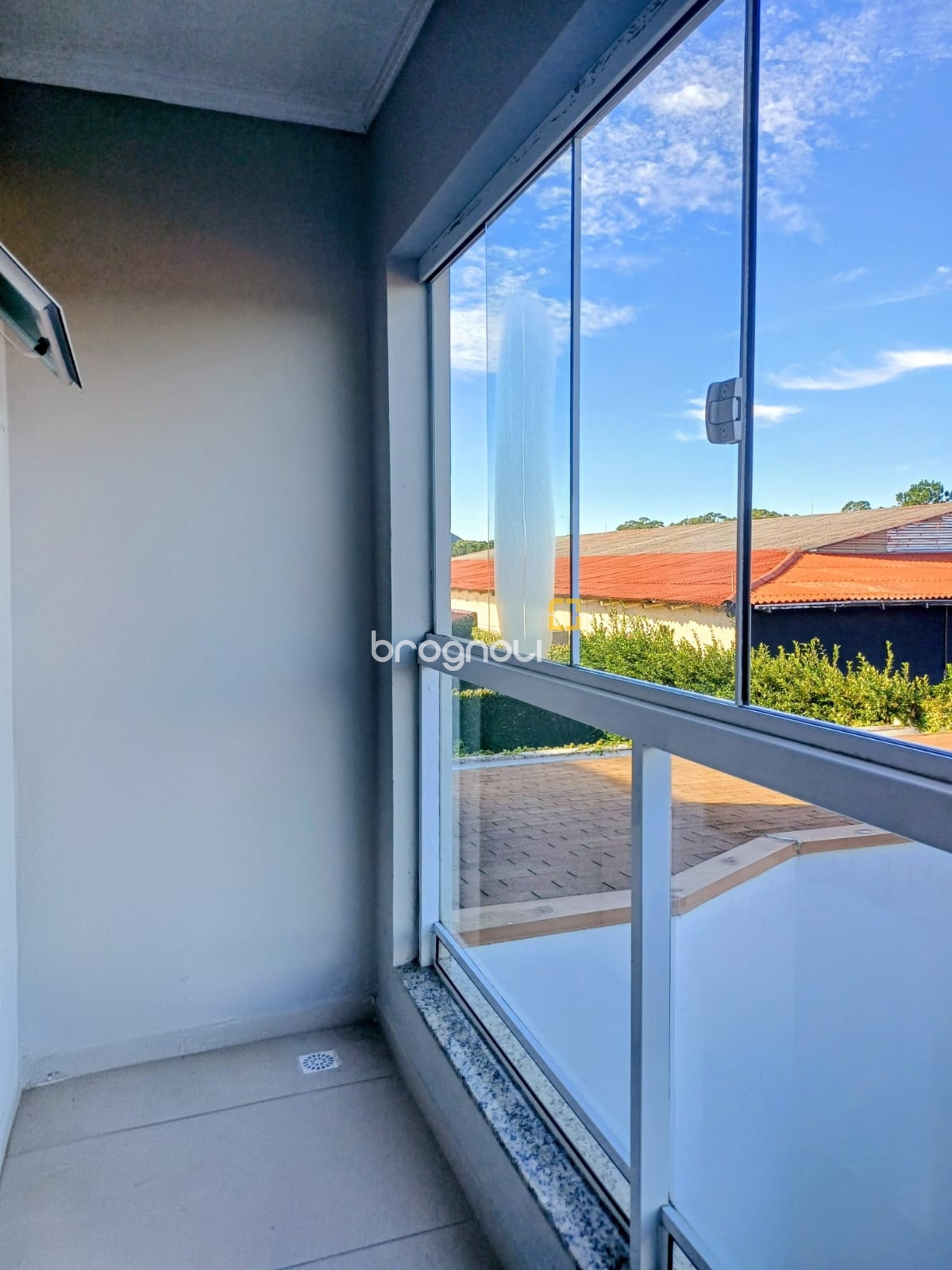 Casa com 103m², 2 quartos (sendo 2 suítes), 1 garagem, no bairro São João do Rio Vermelho em Florianópolis
