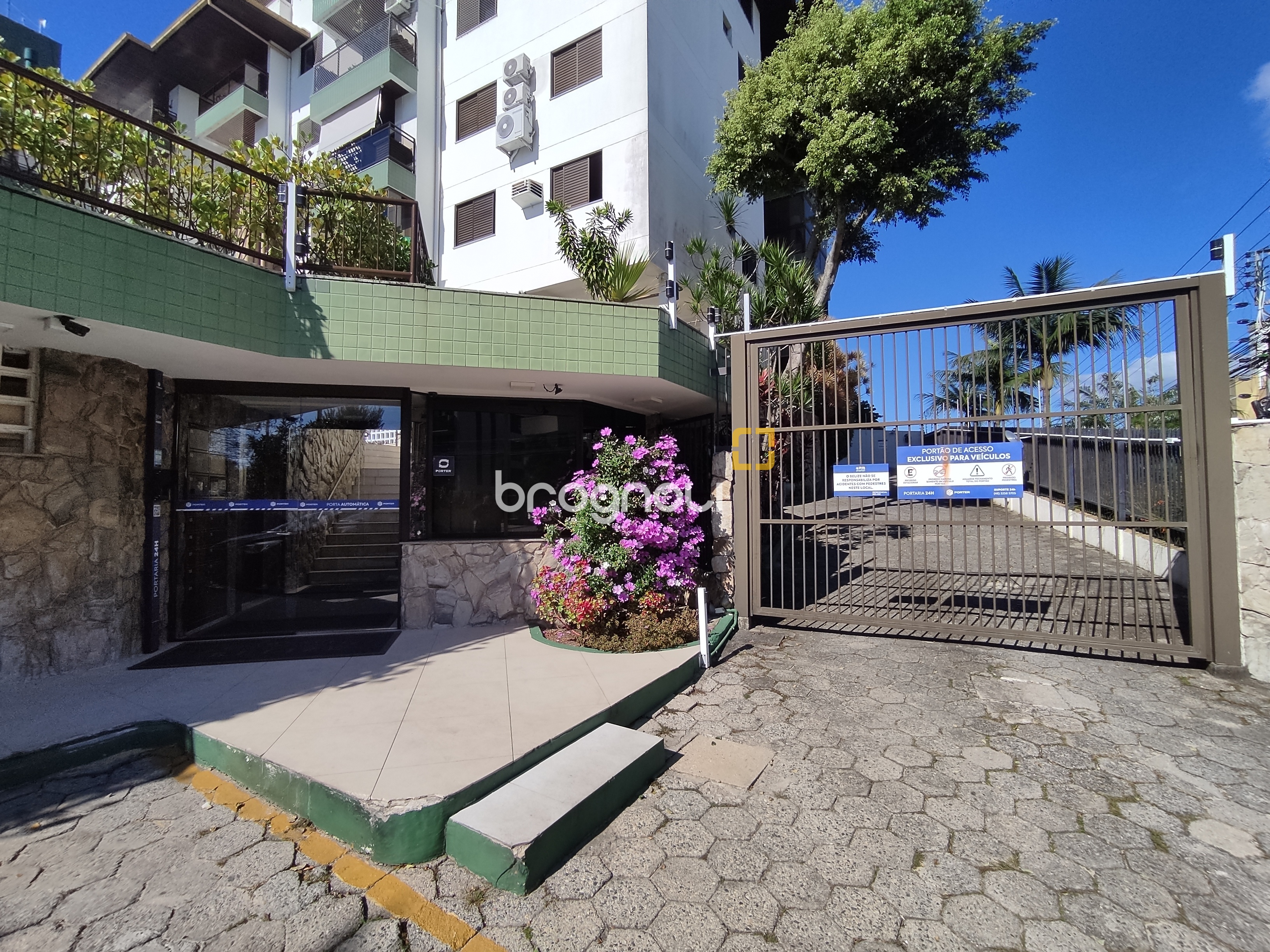Cobertura com 183m², 3 quartos (sendo 1 suíte), 2 garagens, no bairro João Paulo em Florianópolis