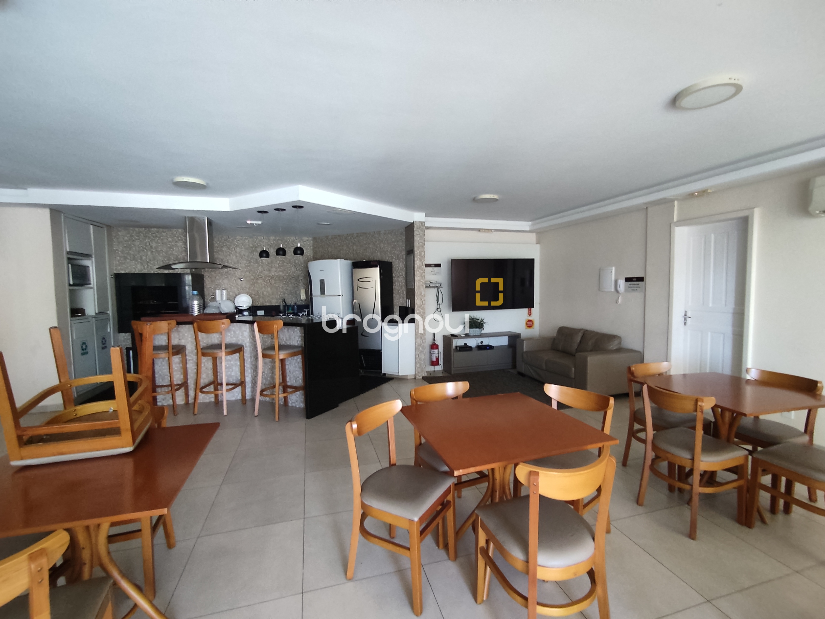 Cobertura com 183m², 3 quartos (sendo 1 suíte), 2 garagens, no bairro João Paulo em Florianópolis