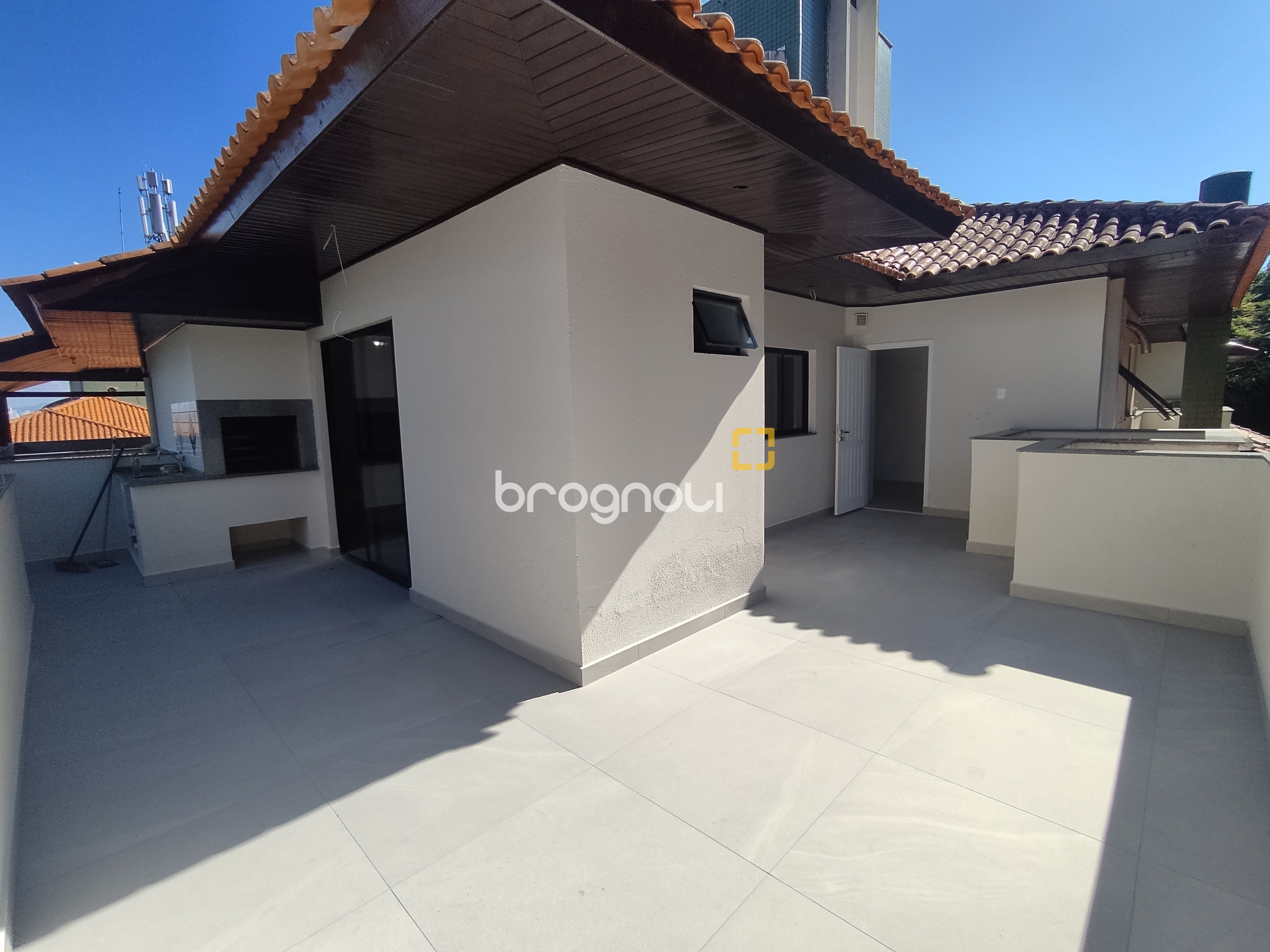 Cobertura com 183m², 3 quartos (sendo 1 suíte), 2 garagens, no bairro João Paulo em Florianópolis