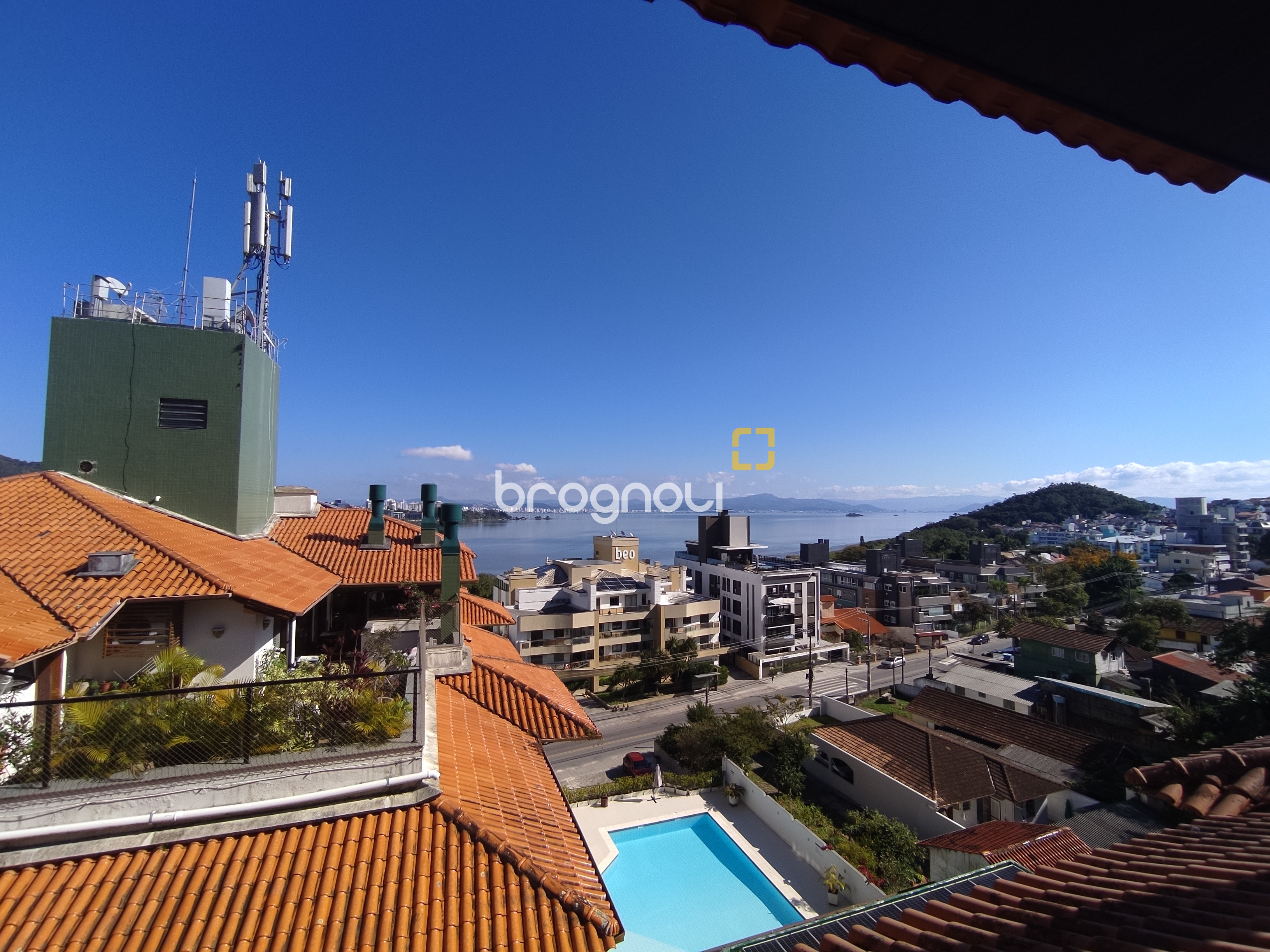 Cobertura com 183m², 3 quartos (sendo 1 suíte), 2 garagens, no bairro João Paulo em Florianópolis