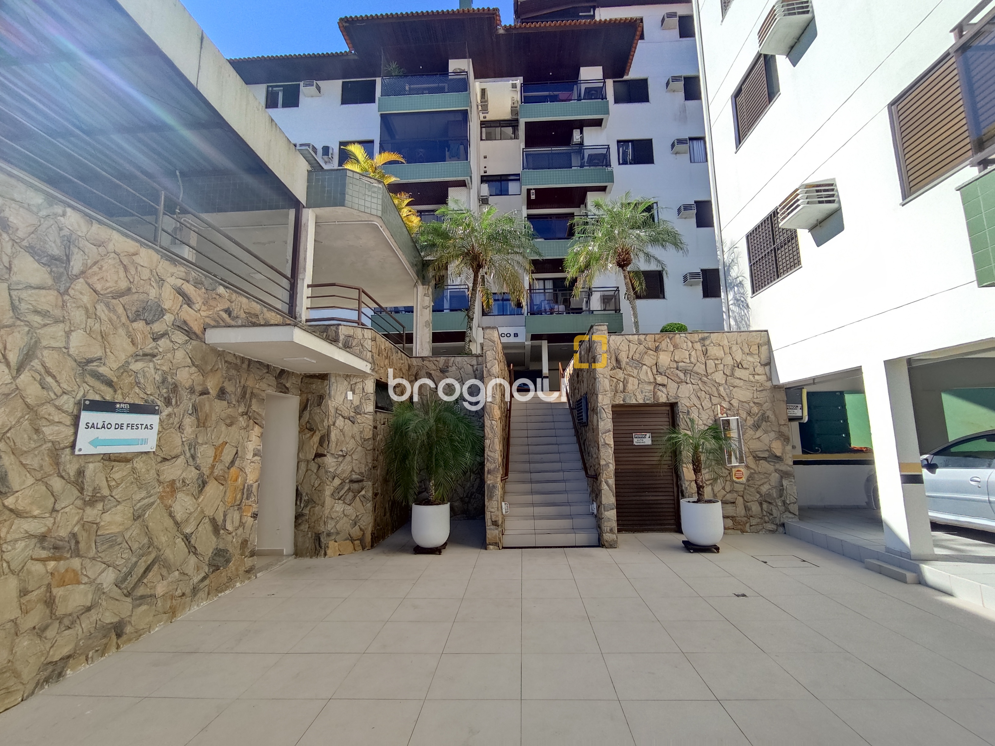 Cobertura com 183m², 3 quartos (sendo 1 suíte), 2 garagens, no bairro João Paulo em Florianópolis