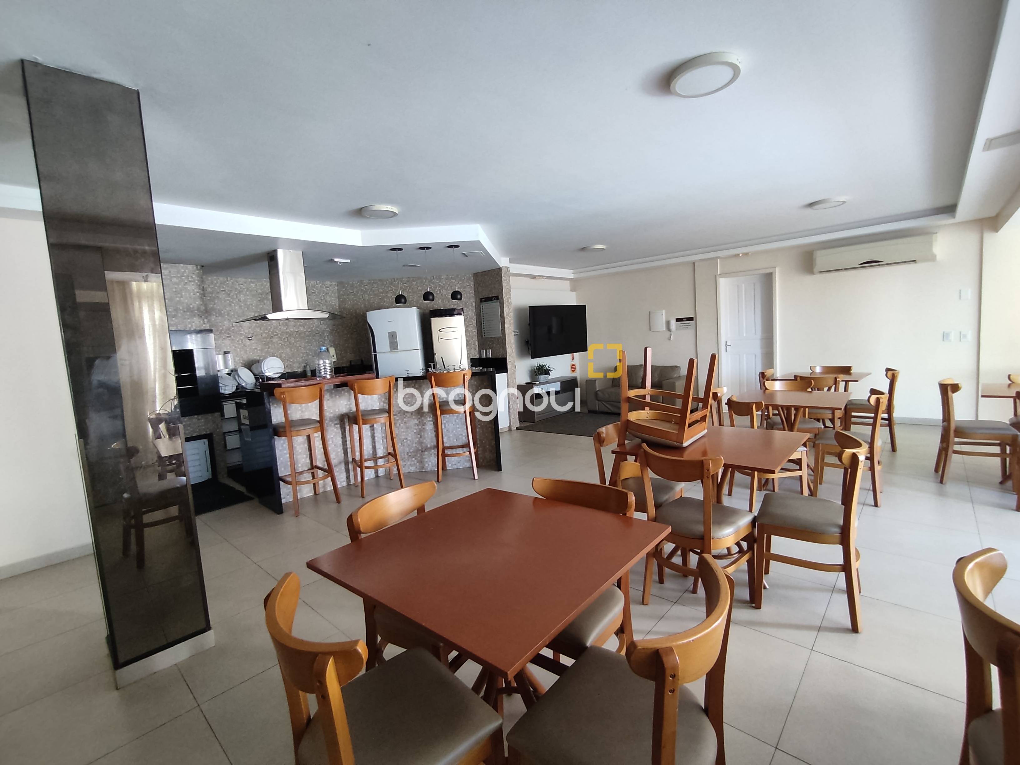 Cobertura com 183m², 3 quartos (sendo 1 suíte), 2 garagens, no bairro João Paulo em Florianópolis