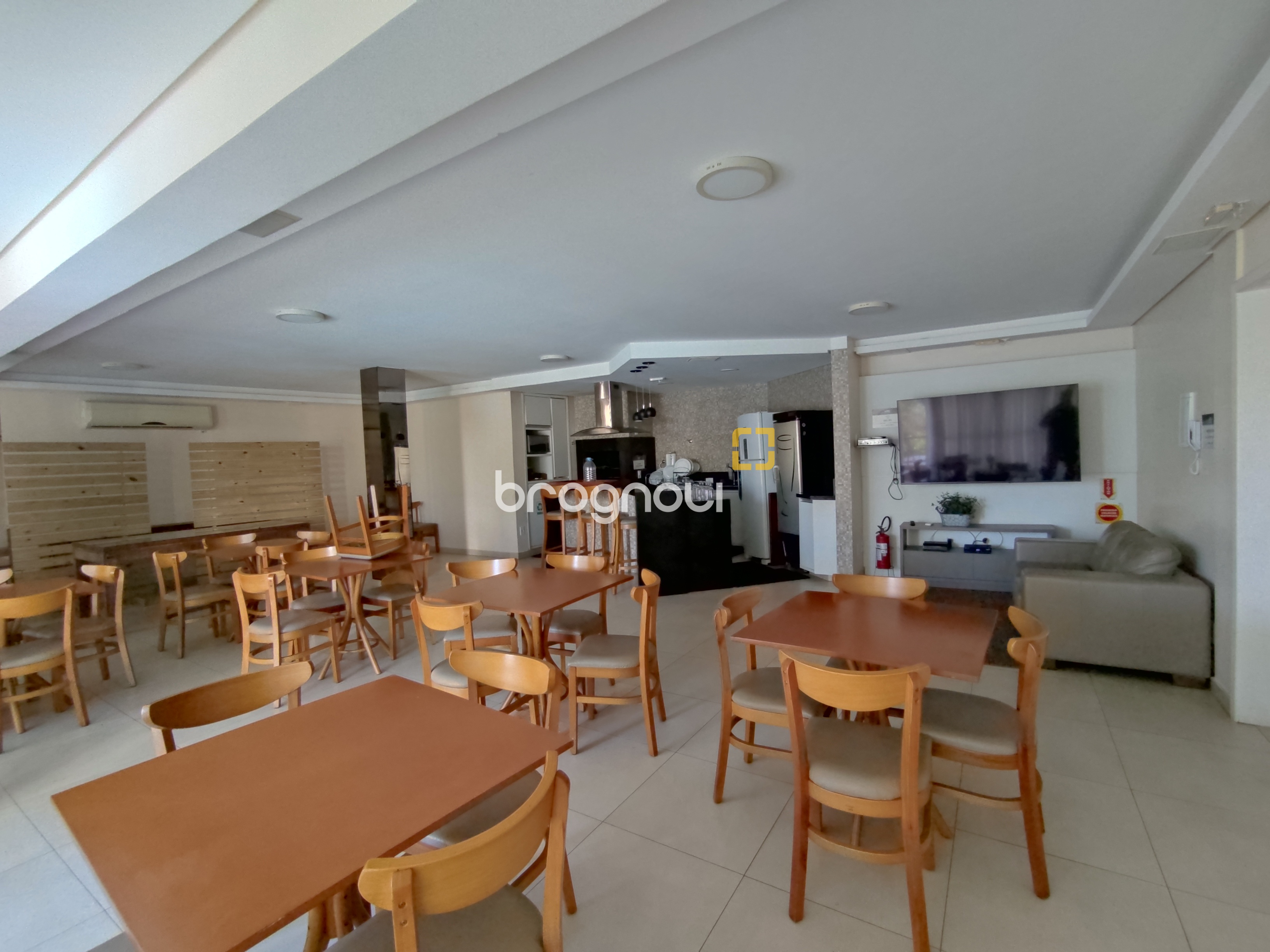 Cobertura com 183m², 3 quartos (sendo 1 suíte), 2 garagens, no bairro João Paulo em Florianópolis