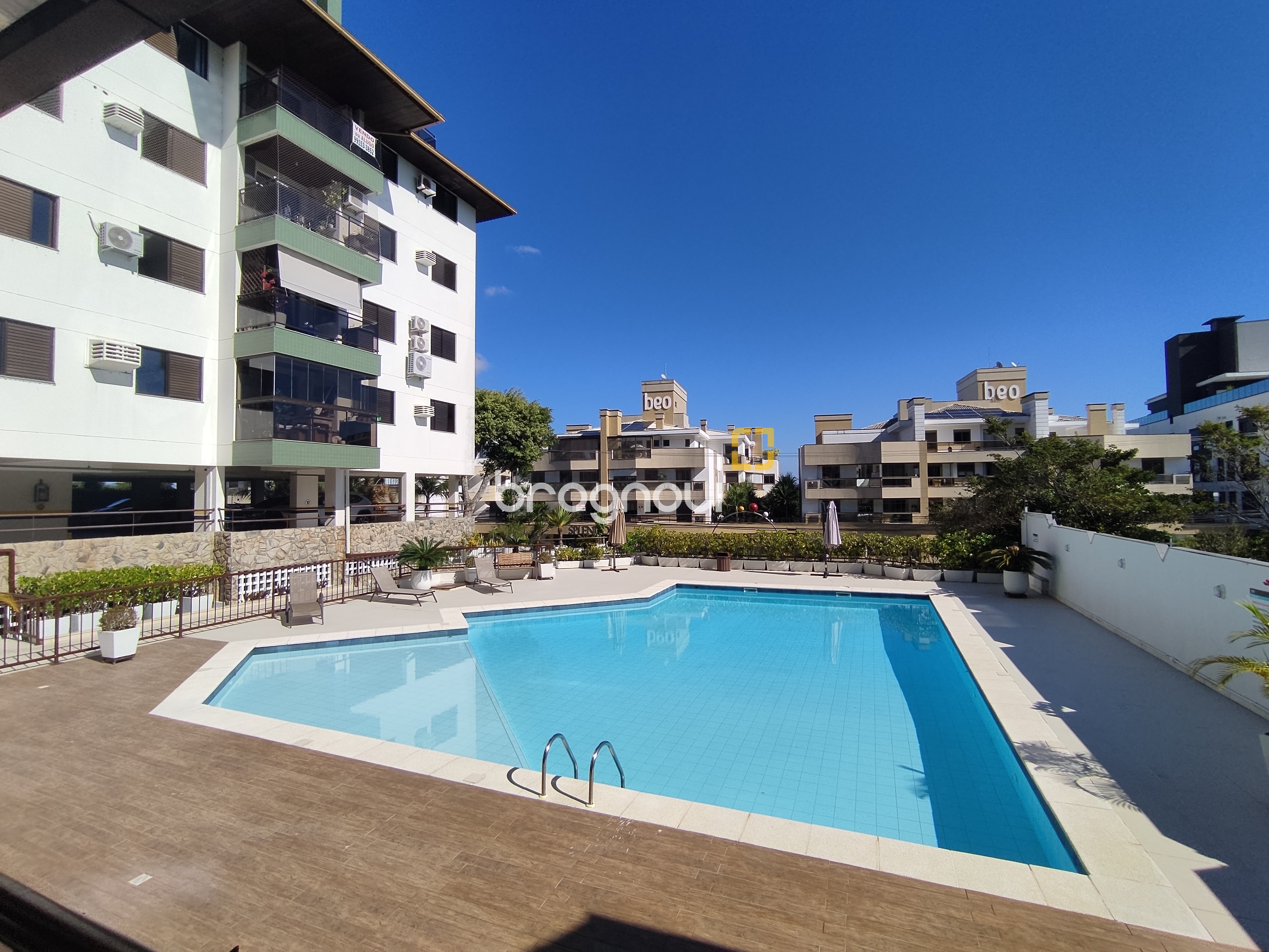 Cobertura com 183m², 3 quartos (sendo 1 suíte), 2 garagens, no bairro João Paulo em Florianópolis