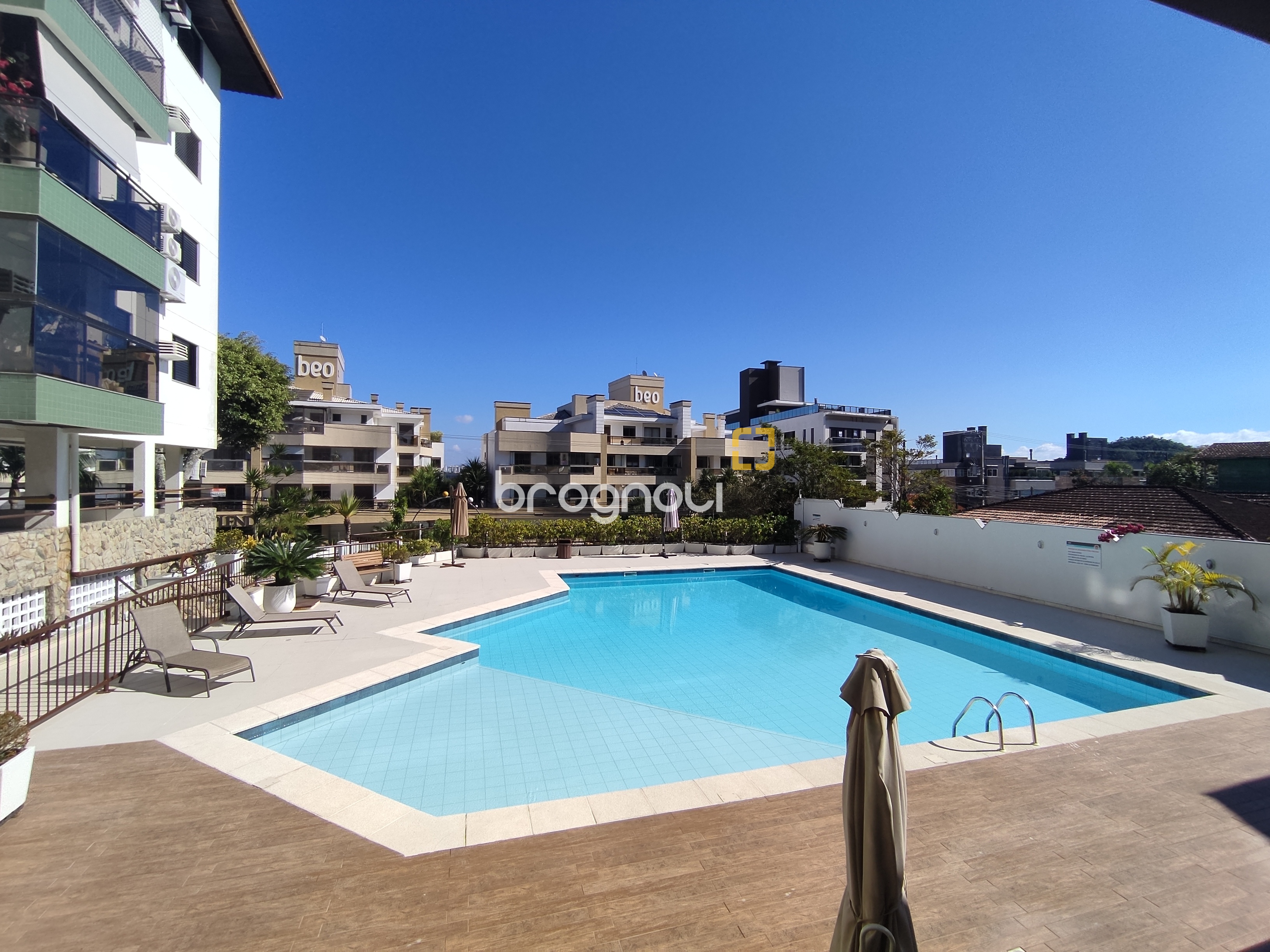 Cobertura com 183m², 3 quartos (sendo 1 suíte), 2 garagens, no bairro João Paulo em Florianópolis