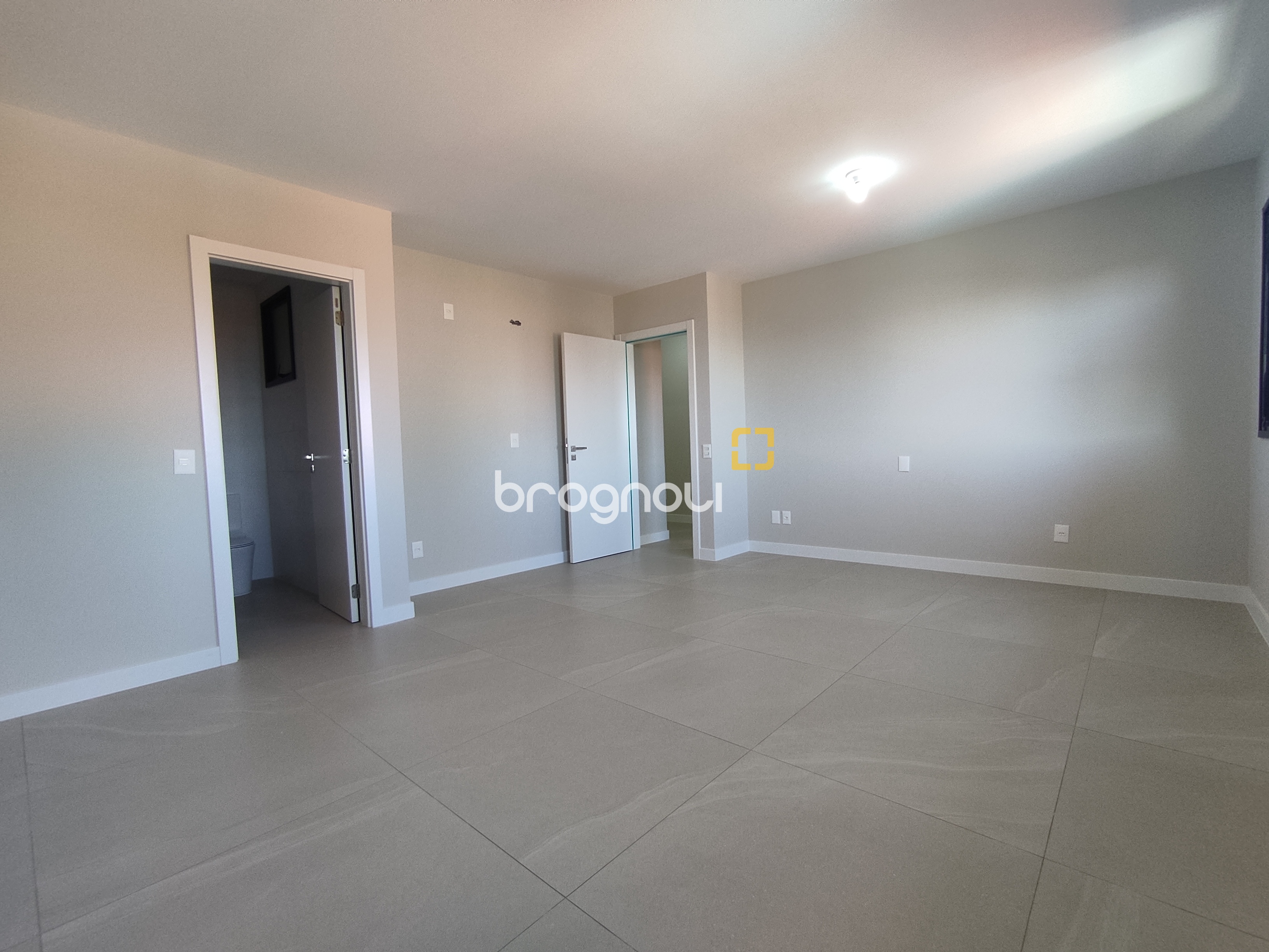 Cobertura com 183m², 3 quartos (sendo 1 suíte), 2 garagens, no bairro João Paulo em Florianópolis