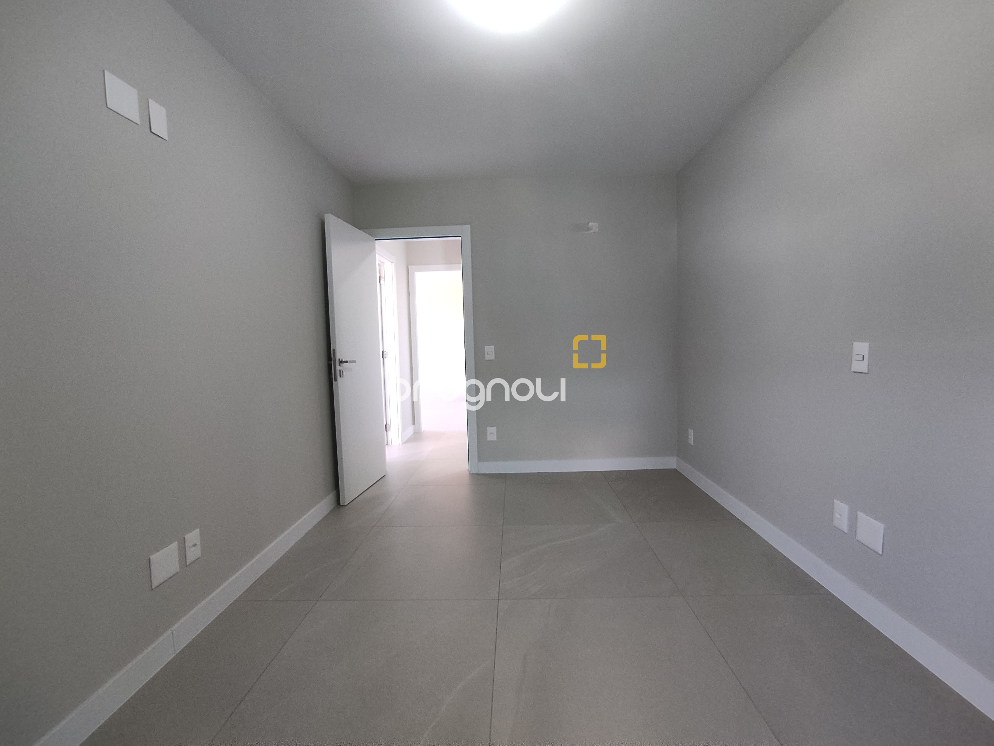 Cobertura com 183m², 3 quartos (sendo 1 suíte), 2 garagens, no bairro João Paulo em Florianópolis