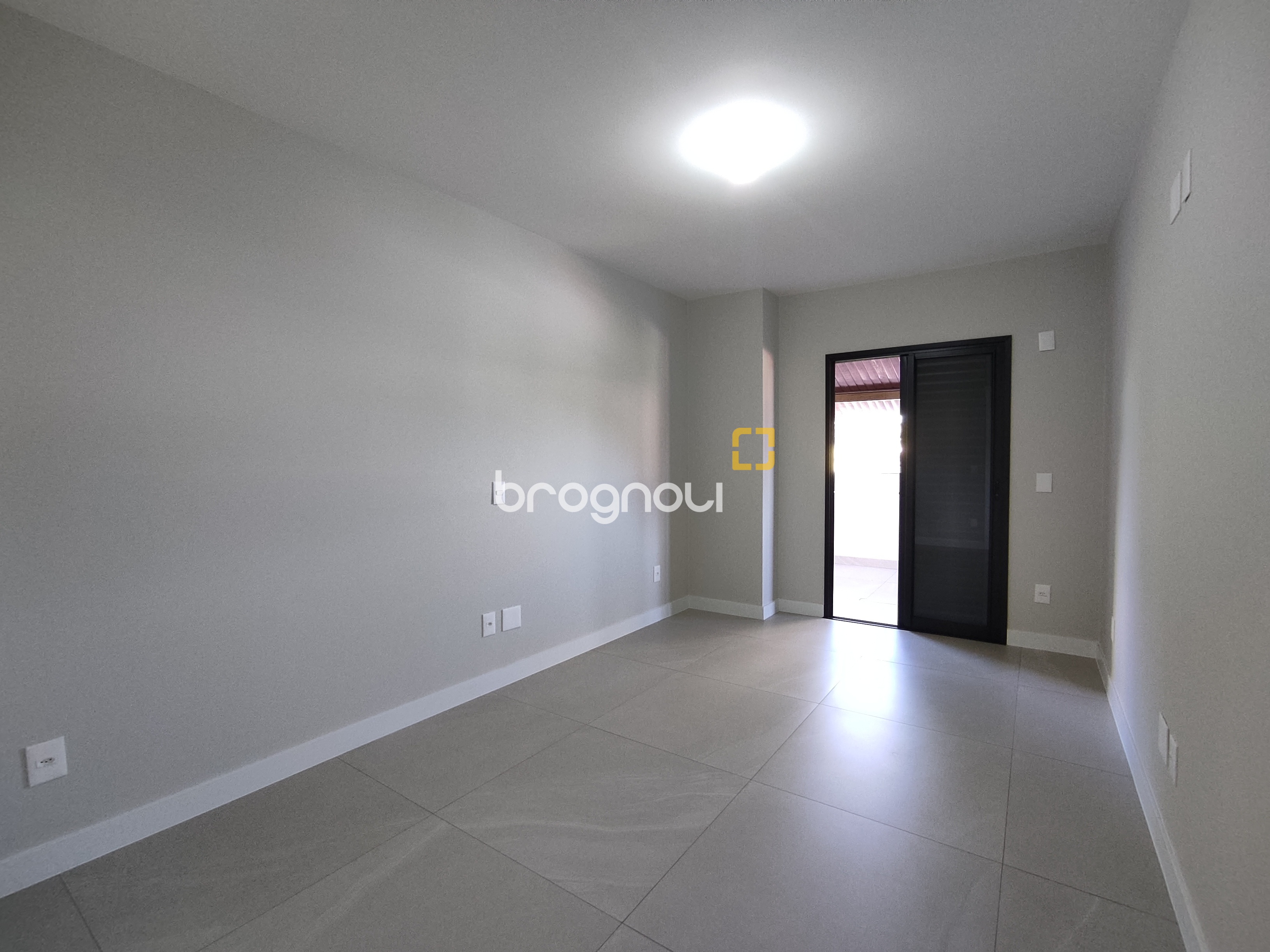 Cobertura com 183m², 3 quartos (sendo 1 suíte), 2 garagens, no bairro João Paulo em Florianópolis