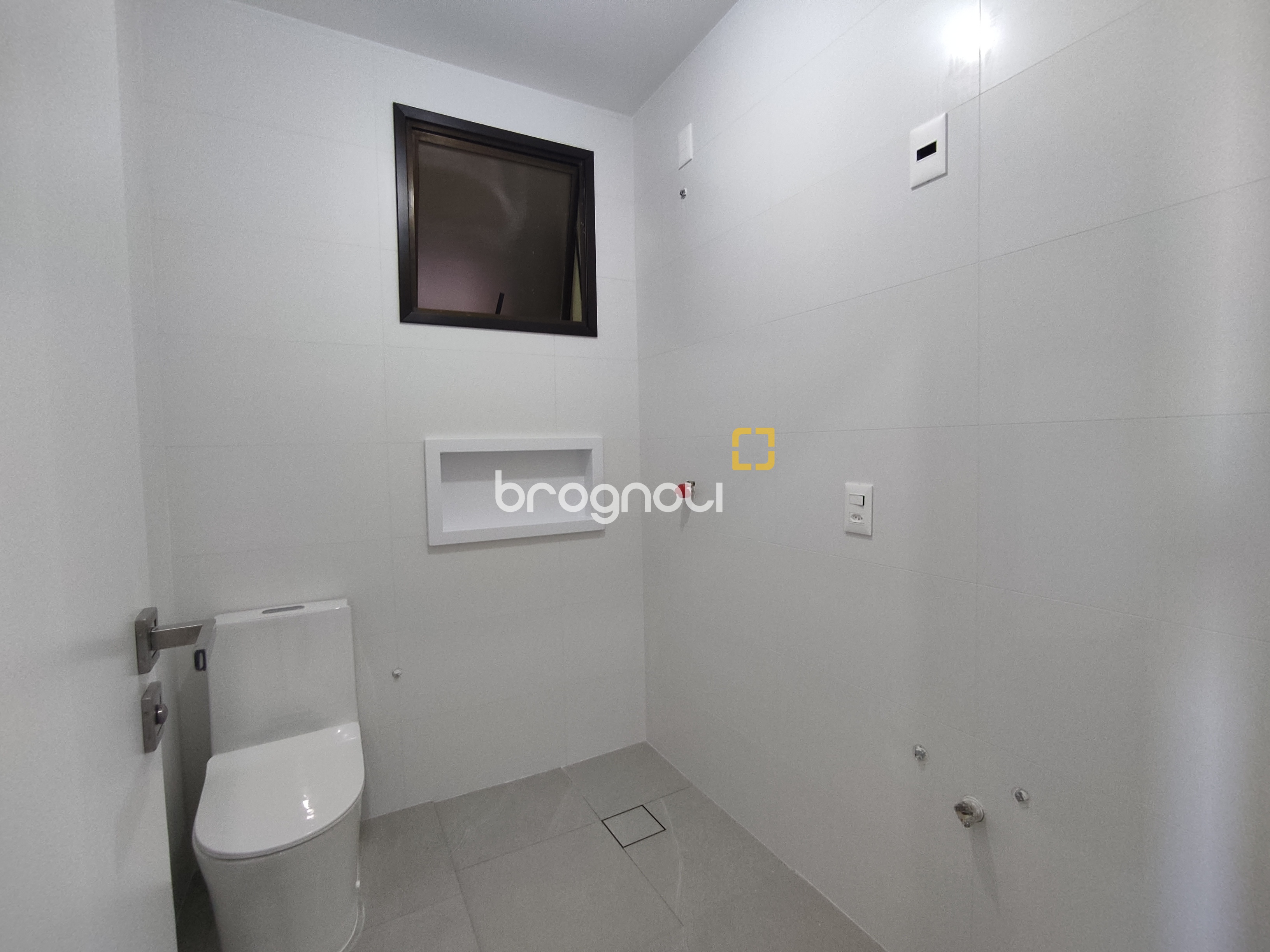 Cobertura com 183m², 3 quartos (sendo 1 suíte), 2 garagens, no bairro João Paulo em Florianópolis