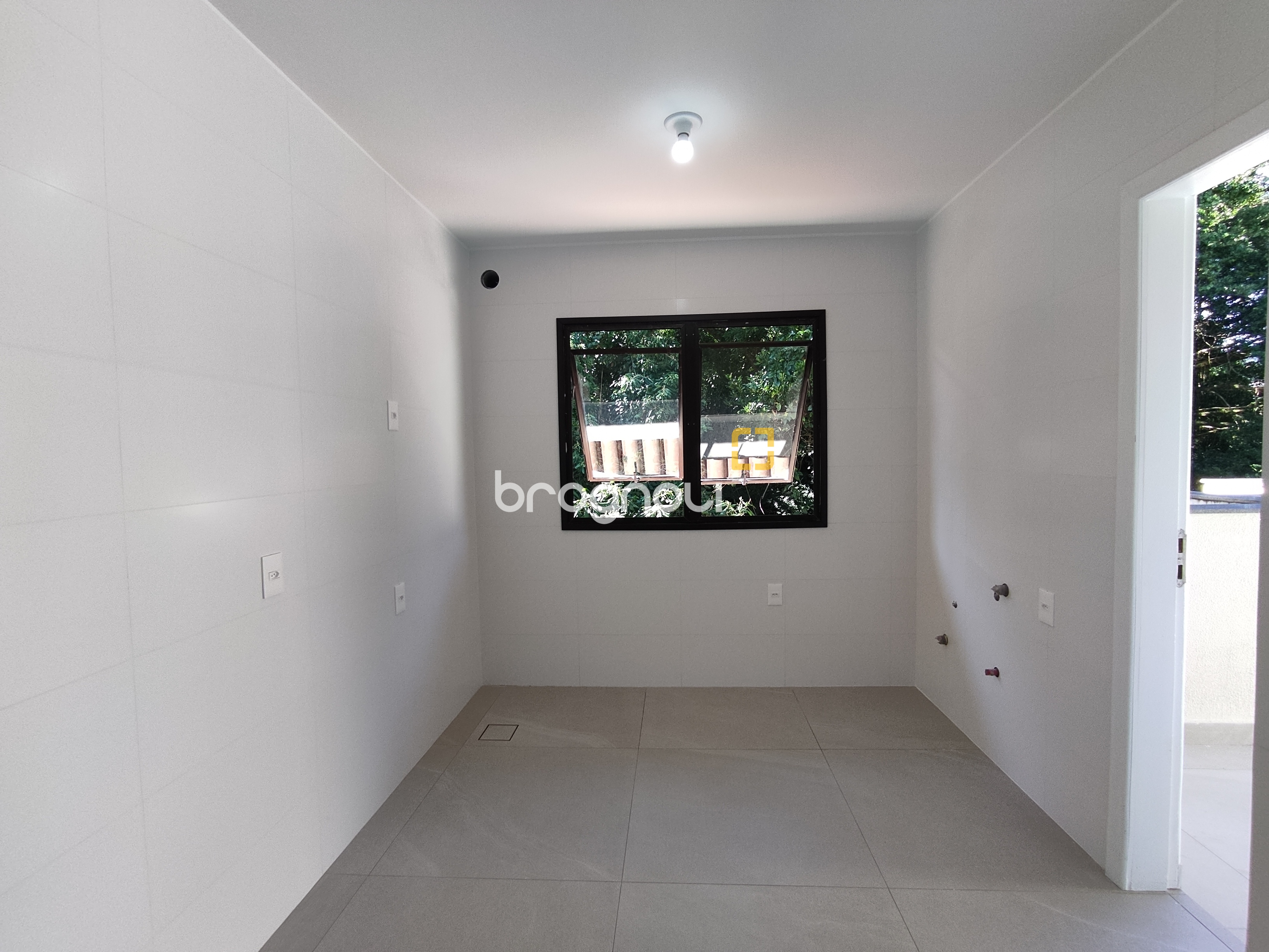Cobertura com 183m², 3 quartos (sendo 1 suíte), 2 garagens, no bairro João Paulo em Florianópolis