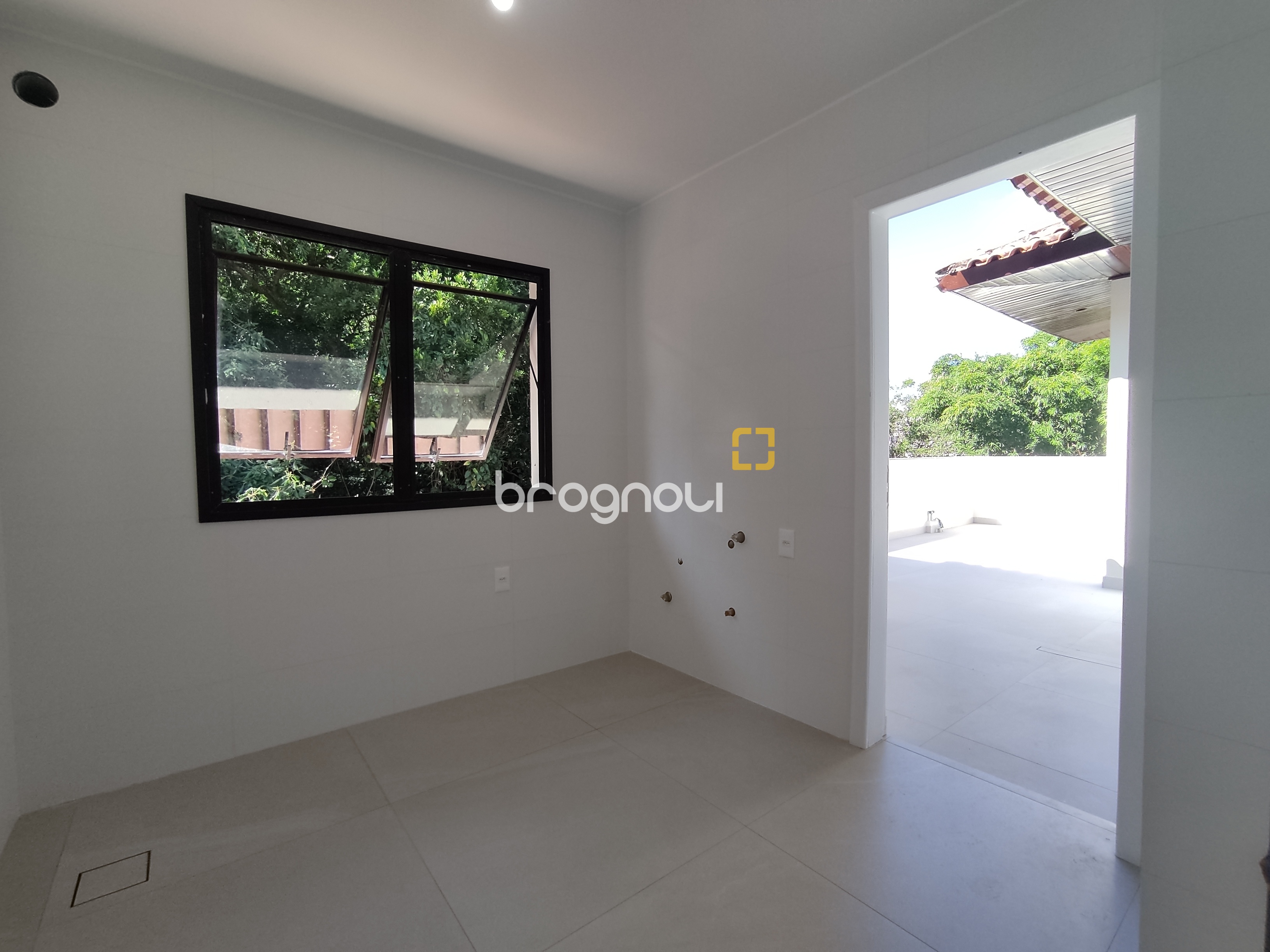 Cobertura com 183m², 3 quartos (sendo 1 suíte), 2 garagens, no bairro João Paulo em Florianópolis