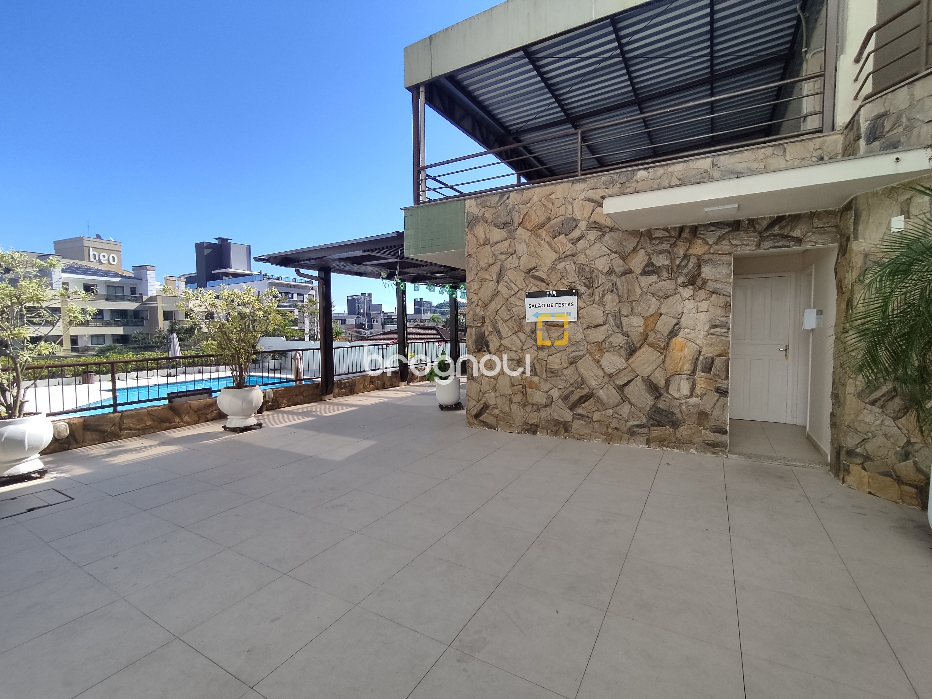 Cobertura com 183m², 3 quartos (sendo 1 suíte), 2 garagens, no bairro João Paulo em Florianópolis