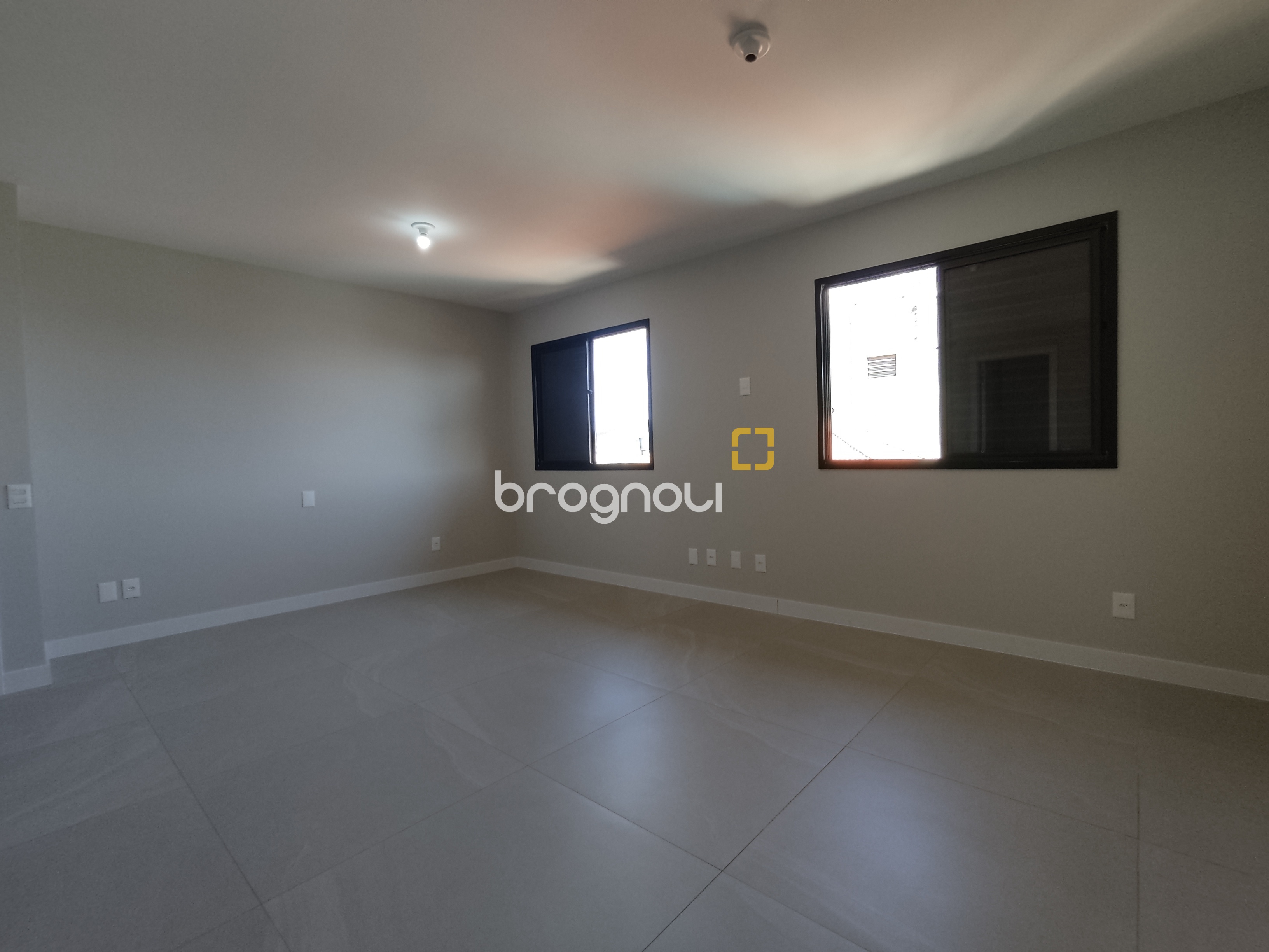 Cobertura com 183m², 3 quartos (sendo 1 suíte), 2 garagens, no bairro João Paulo em Florianópolis