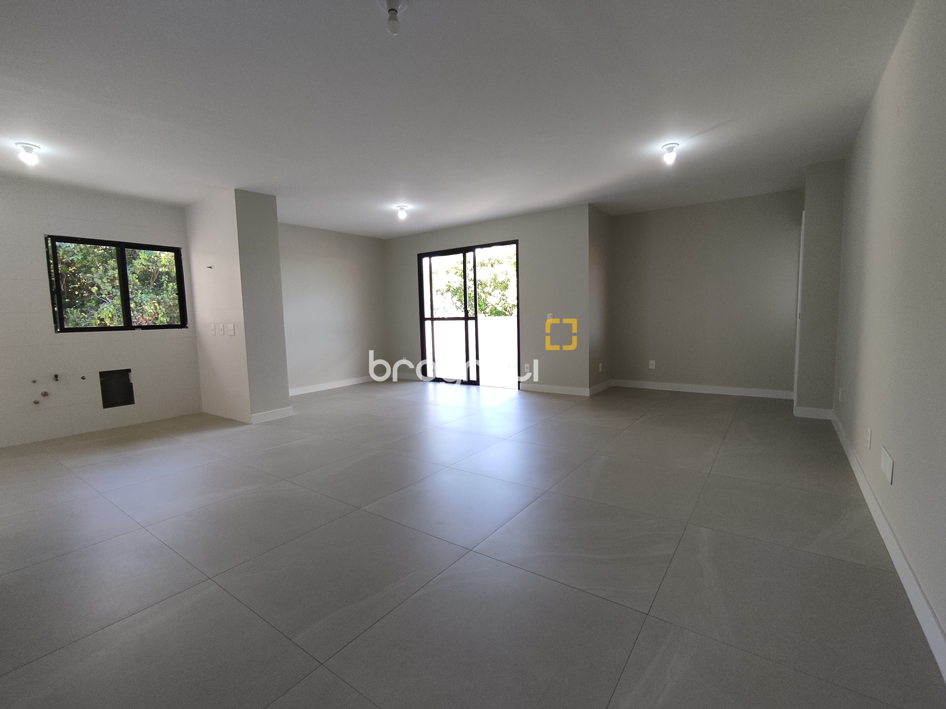 Cobertura com 183m², 3 quartos (sendo 1 suíte), 2 garagens, no bairro João Paulo em Florianópolis
