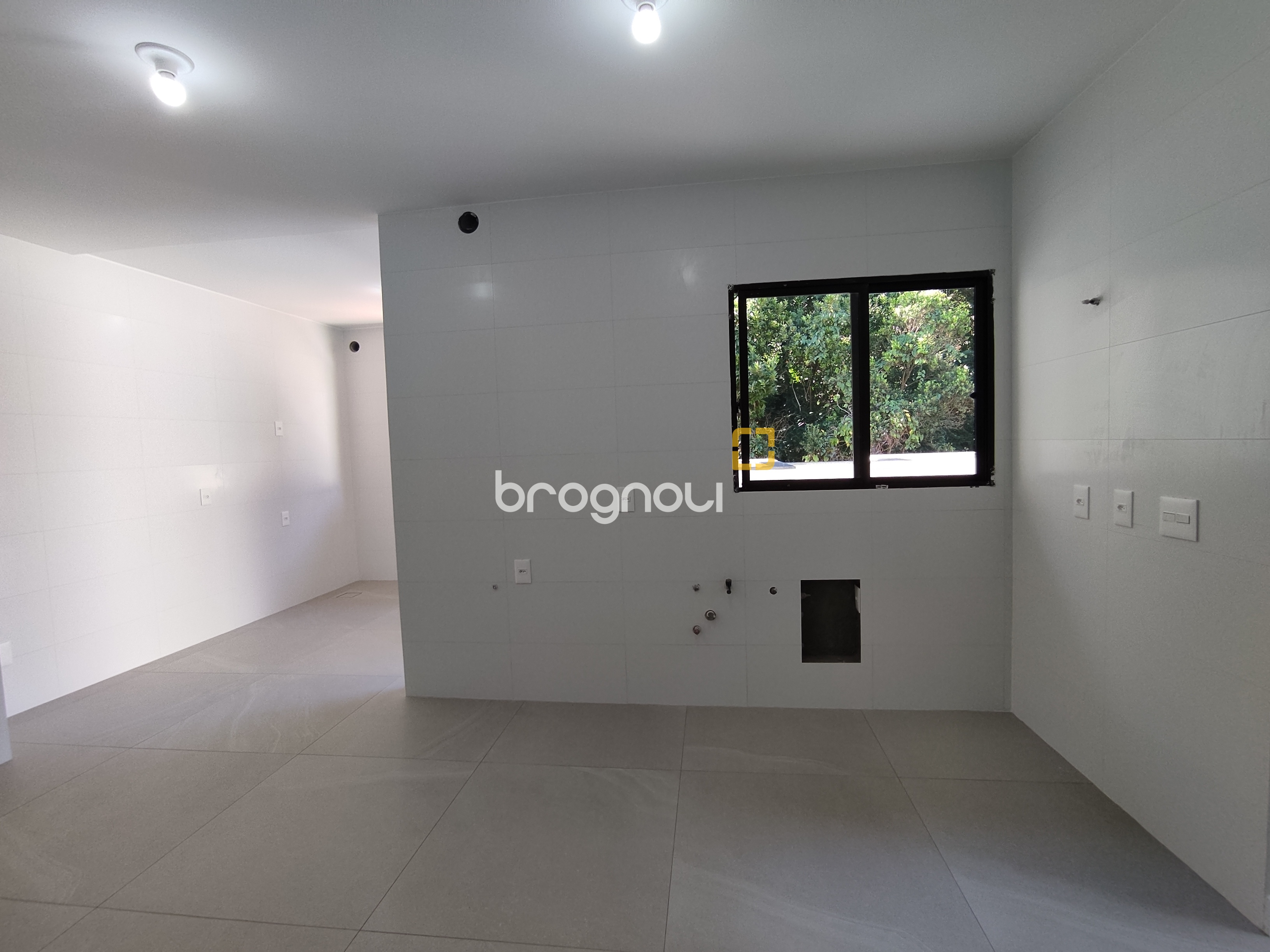 Cobertura com 183m², 3 quartos (sendo 1 suíte), 2 garagens, no bairro João Paulo em Florianópolis