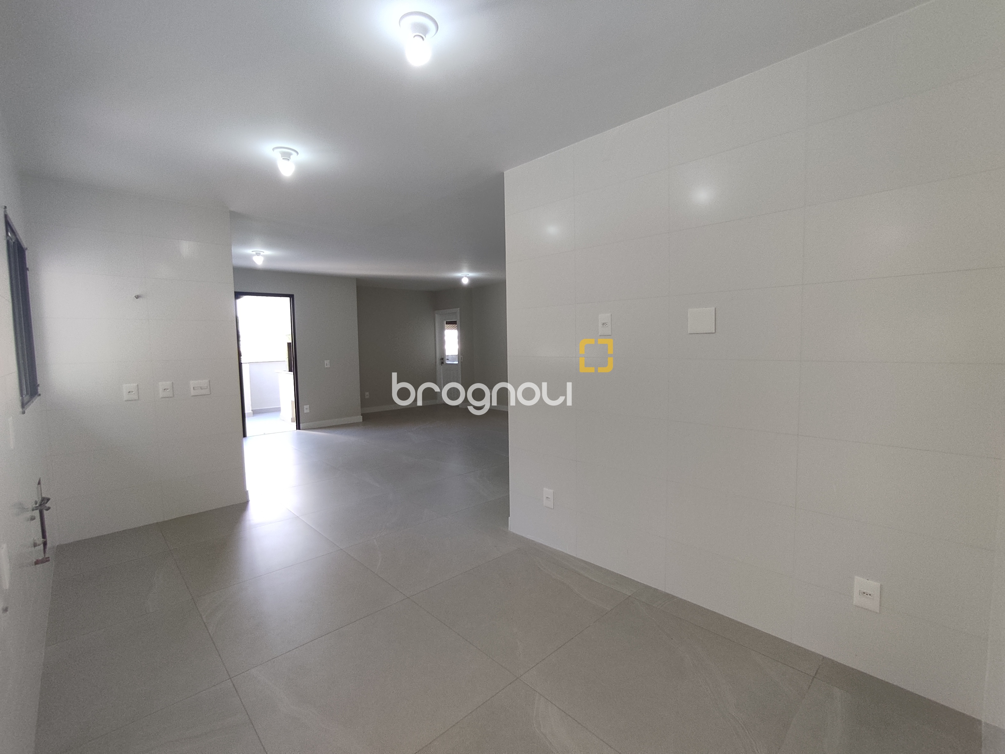 Cobertura com 183m², 3 quartos (sendo 1 suíte), 2 garagens, no bairro João Paulo em Florianópolis