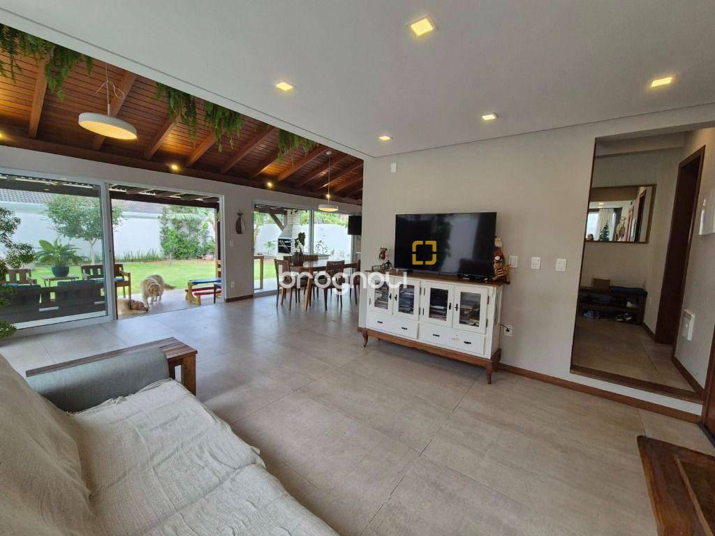 Casa de Condomínio com 193m², 3 quartos (sendo 1 suíte), 2 garagens, no bairro Cachoeira do Bom Jesus em Florianópolis