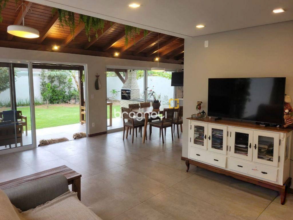 Casa de Condomínio com 193m², 3 quartos (sendo 1 suíte), 2 garagens, no bairro Cachoeira do Bom Jesus em Florianópolis