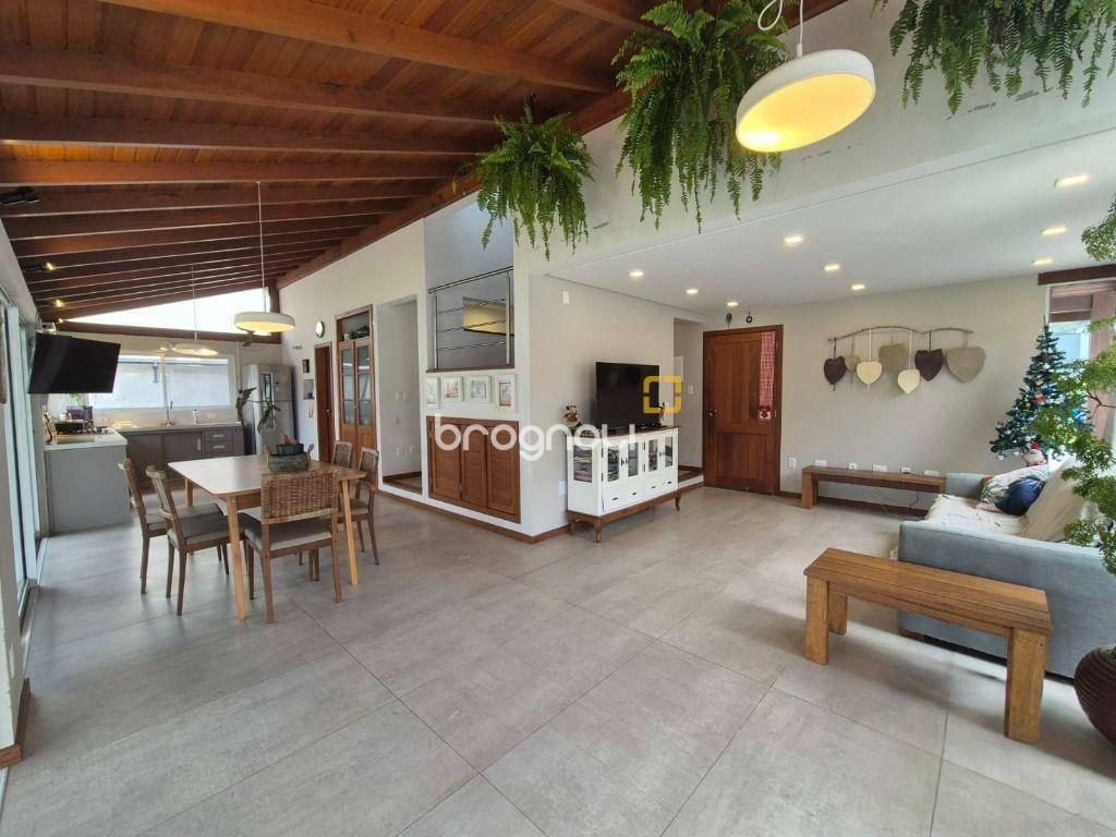 Casa de Condomínio com 193m², 3 quartos (sendo 1 suíte), 2 garagens, no bairro Cachoeira do Bom Jesus em Florianópolis