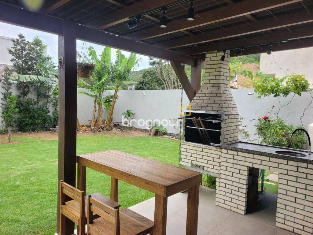 Casa de Condomínio com 193m², 3 quartos (sendo 1 suíte), 2 garagens, no bairro Cachoeira do Bom Jesus em Florianópolis