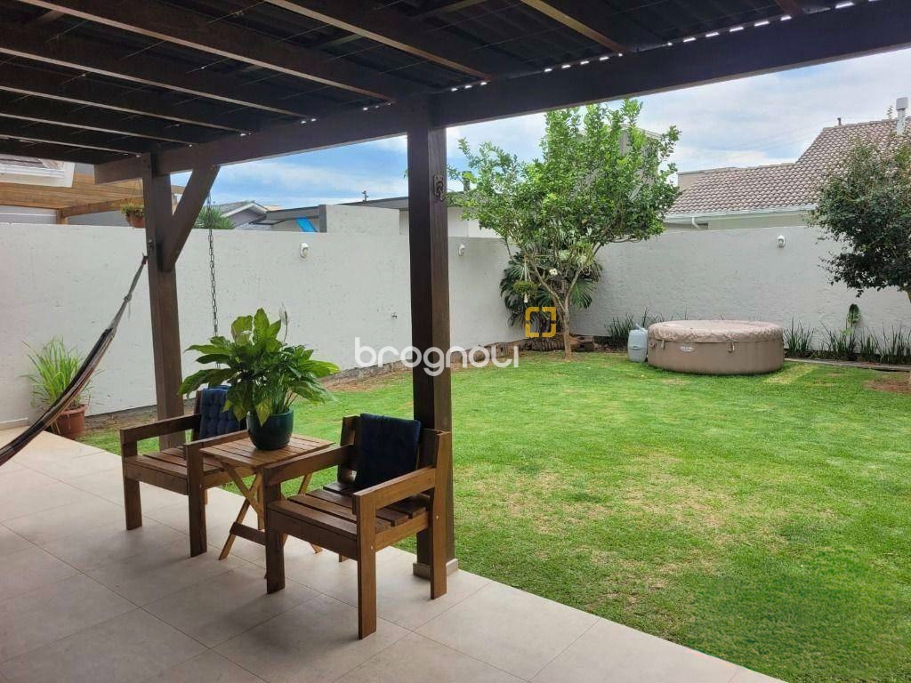 Casa de Condomínio com 193m², 3 quartos (sendo 1 suíte), 2 garagens, no bairro Cachoeira do Bom Jesus em Florianópolis
