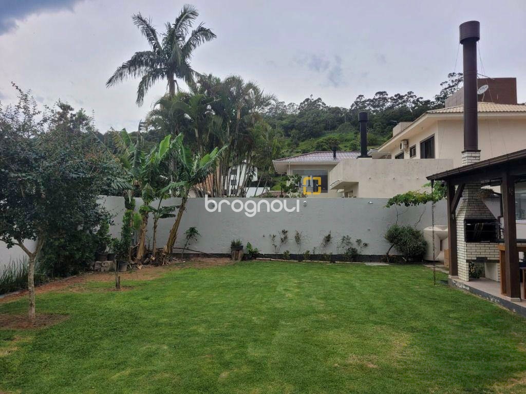 Casa de Condomínio com 193m², 3 quartos (sendo 1 suíte), 2 garagens, no bairro Cachoeira do Bom Jesus em Florianópolis