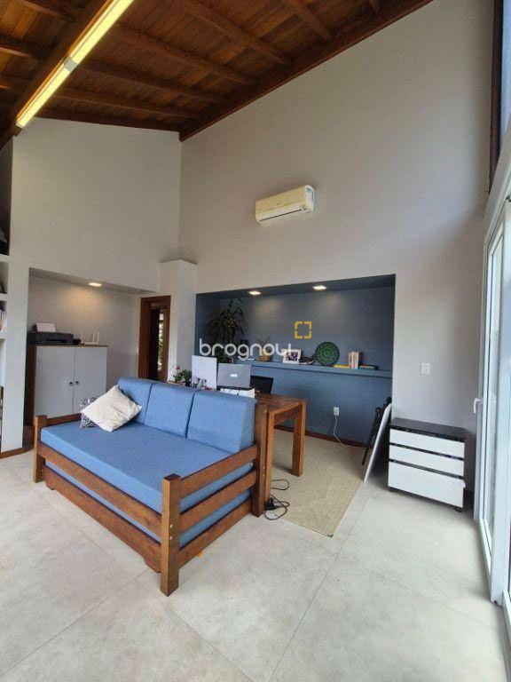 Casa de Condomínio com 193m², 3 quartos (sendo 1 suíte), 2 garagens, no bairro Cachoeira do Bom Jesus em Florianópolis